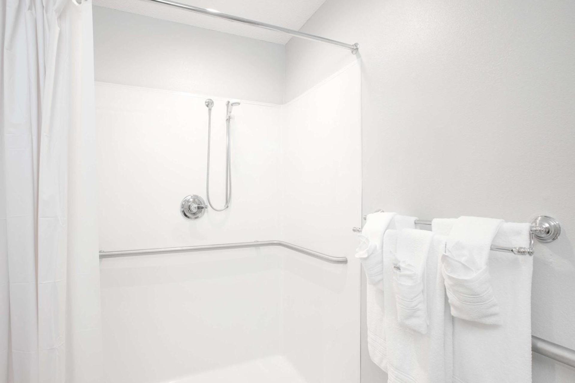 Microtel Inn & Suites by Wyndham Gardendale - Birmingham North photo 9