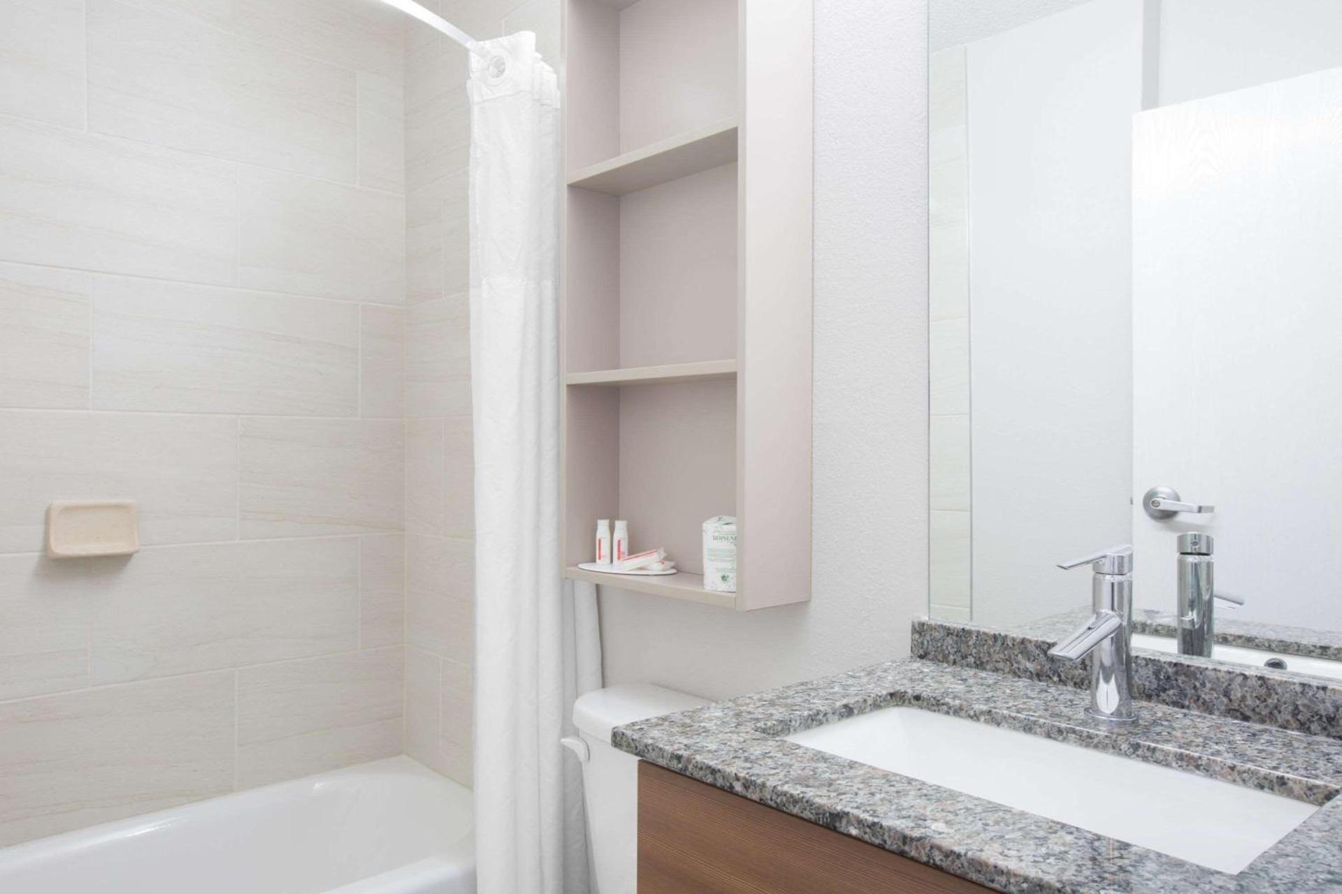 Microtel Inn & Suites by Wyndham Gardendale - Birmingham North photo 11