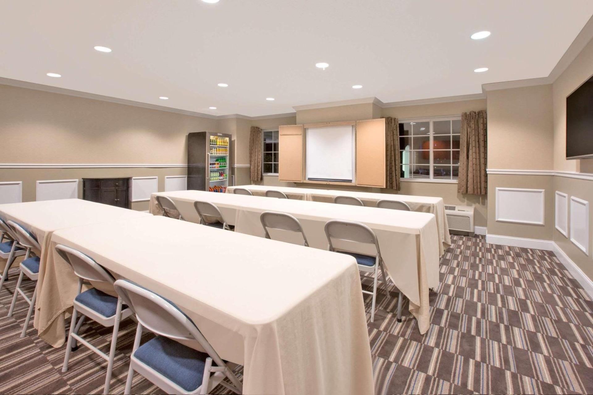 Microtel Inn & Suites by Wyndham Gardendale - Birmingham North photo 15
