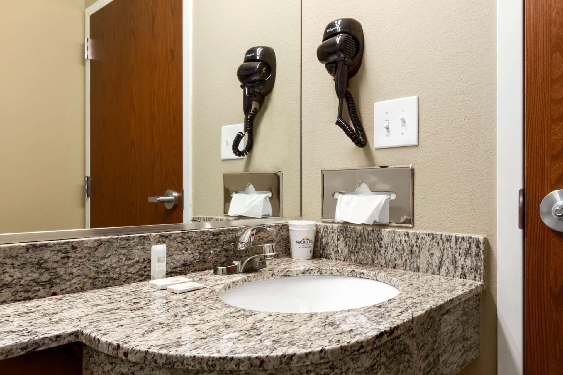 Microtel Inn & Suites by Wyndham photo 4