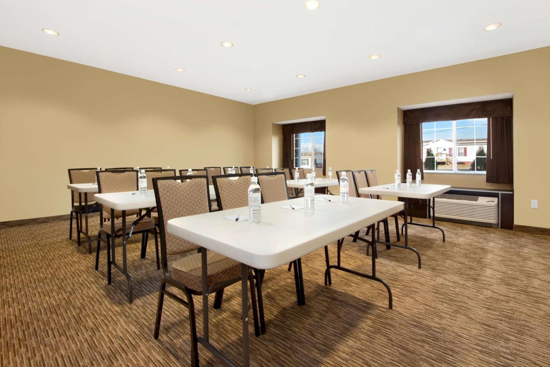 Microtel Inn & Suites by Wyndham photo 10