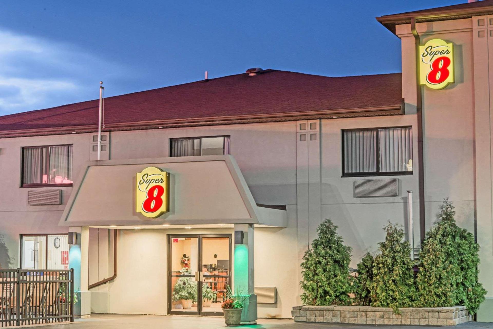 Super 8 by Wyndham Niagara Falls — hotel in Niagara Falls