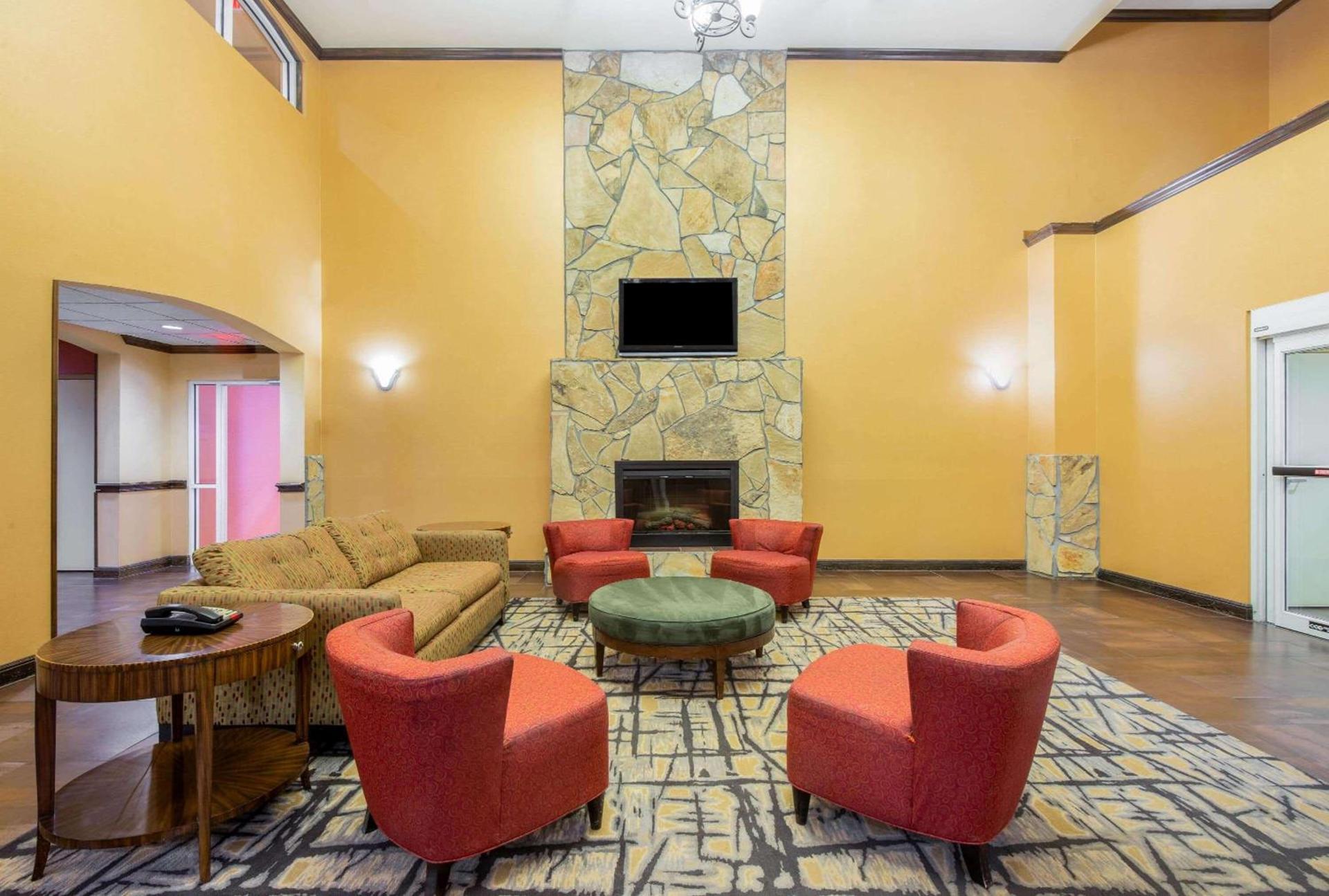 La Quinta by Wyndham Eastland photo 6