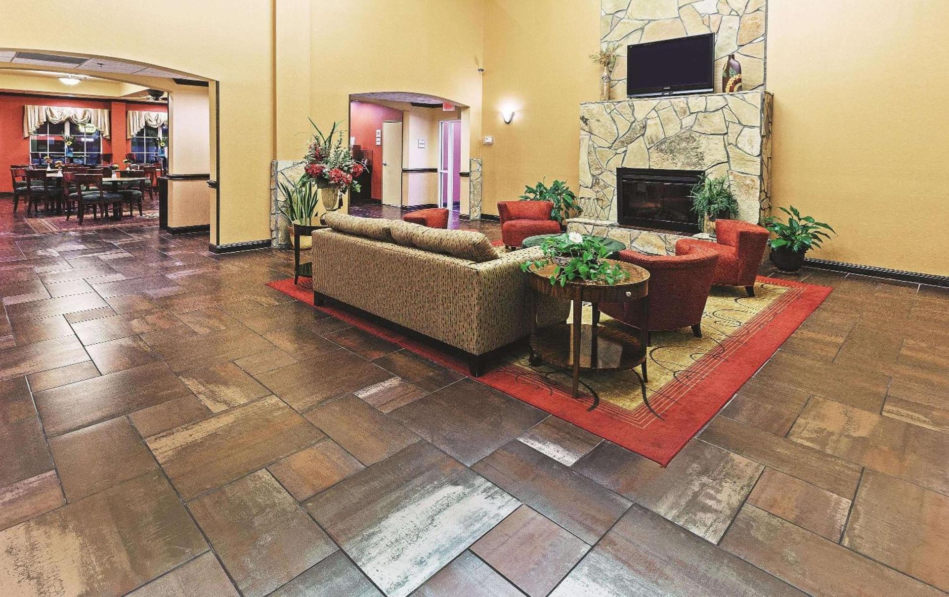 La Quinta by Wyndham Eastland photo 5