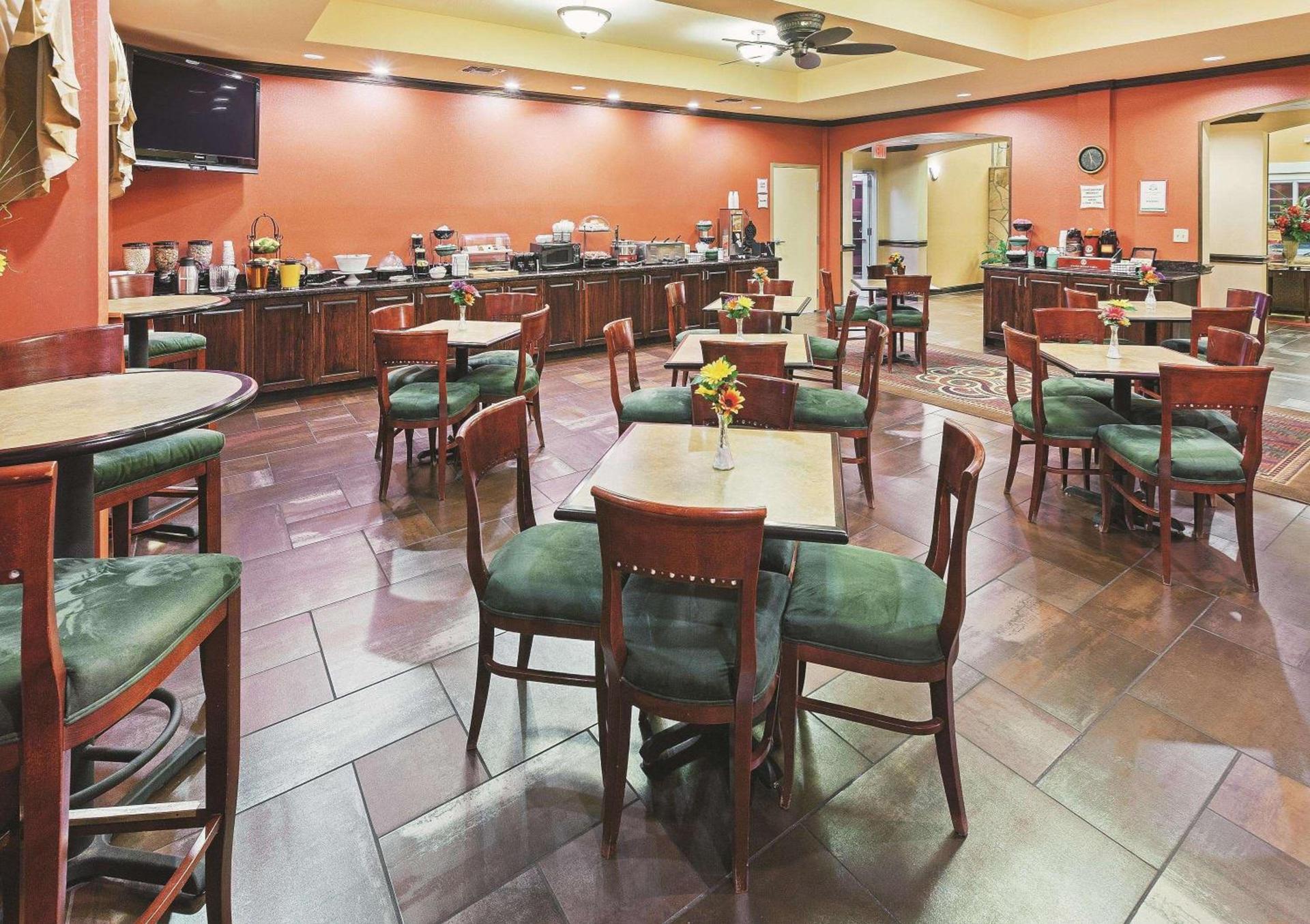 La Quinta by Wyndham Eastland photo 50