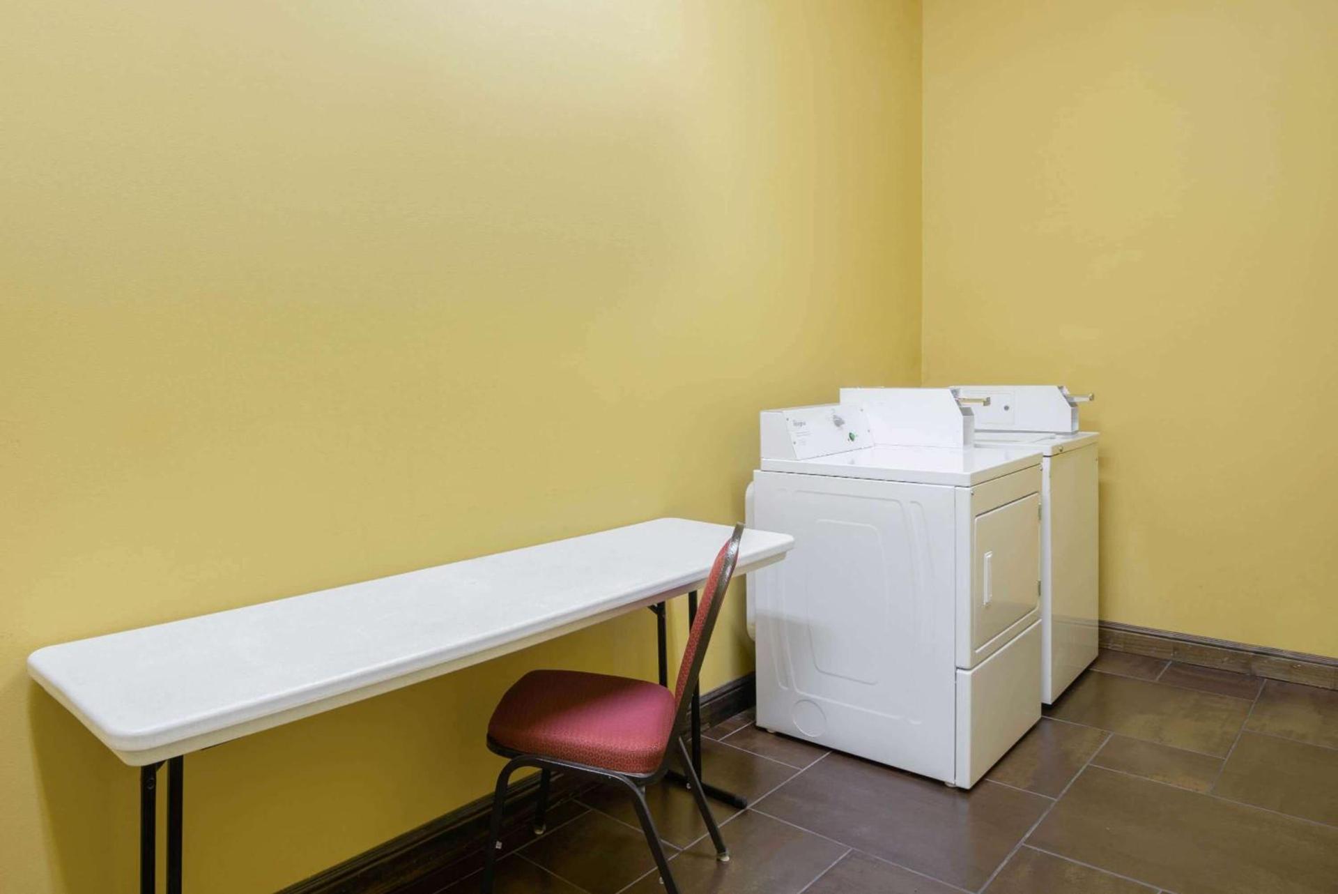 La Quinta by Wyndham Eastland photo 56