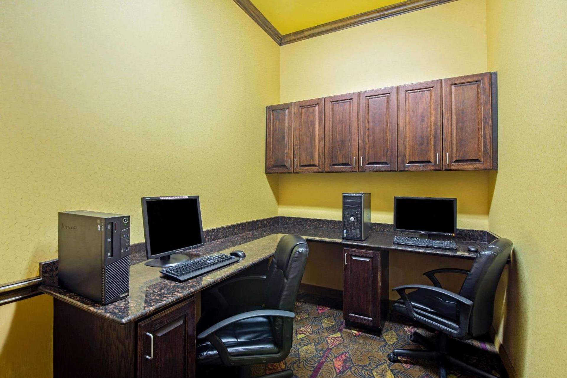La Quinta by Wyndham Eastland photo 59