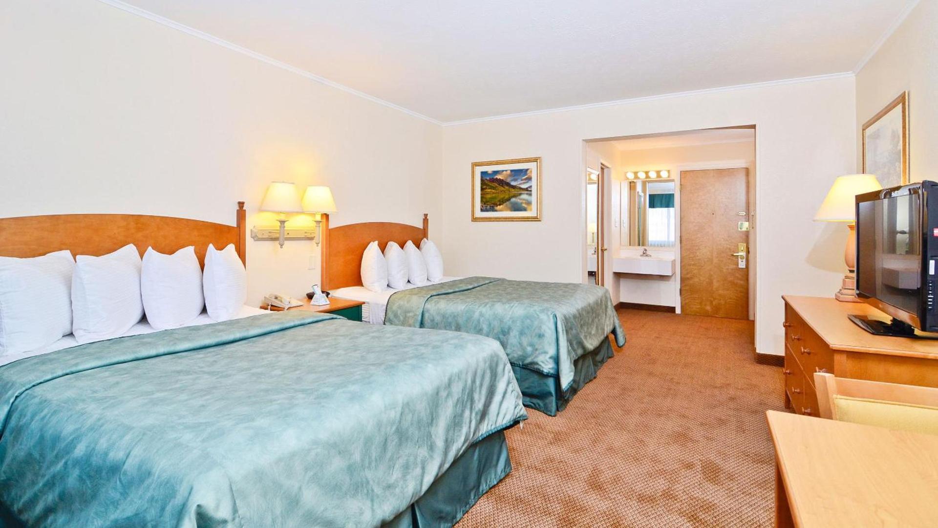 Magnuson Grand Pioneer Inn and Suites photo 4
