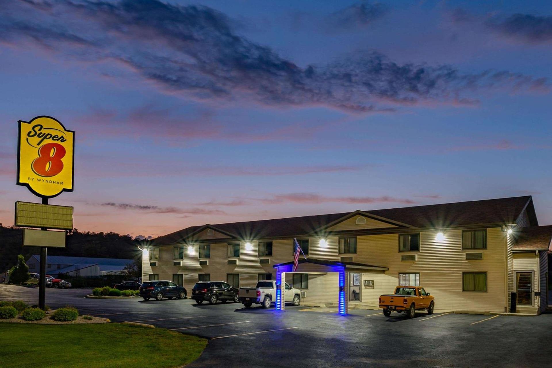 Super 8 by Wyndham Decorah photo 4