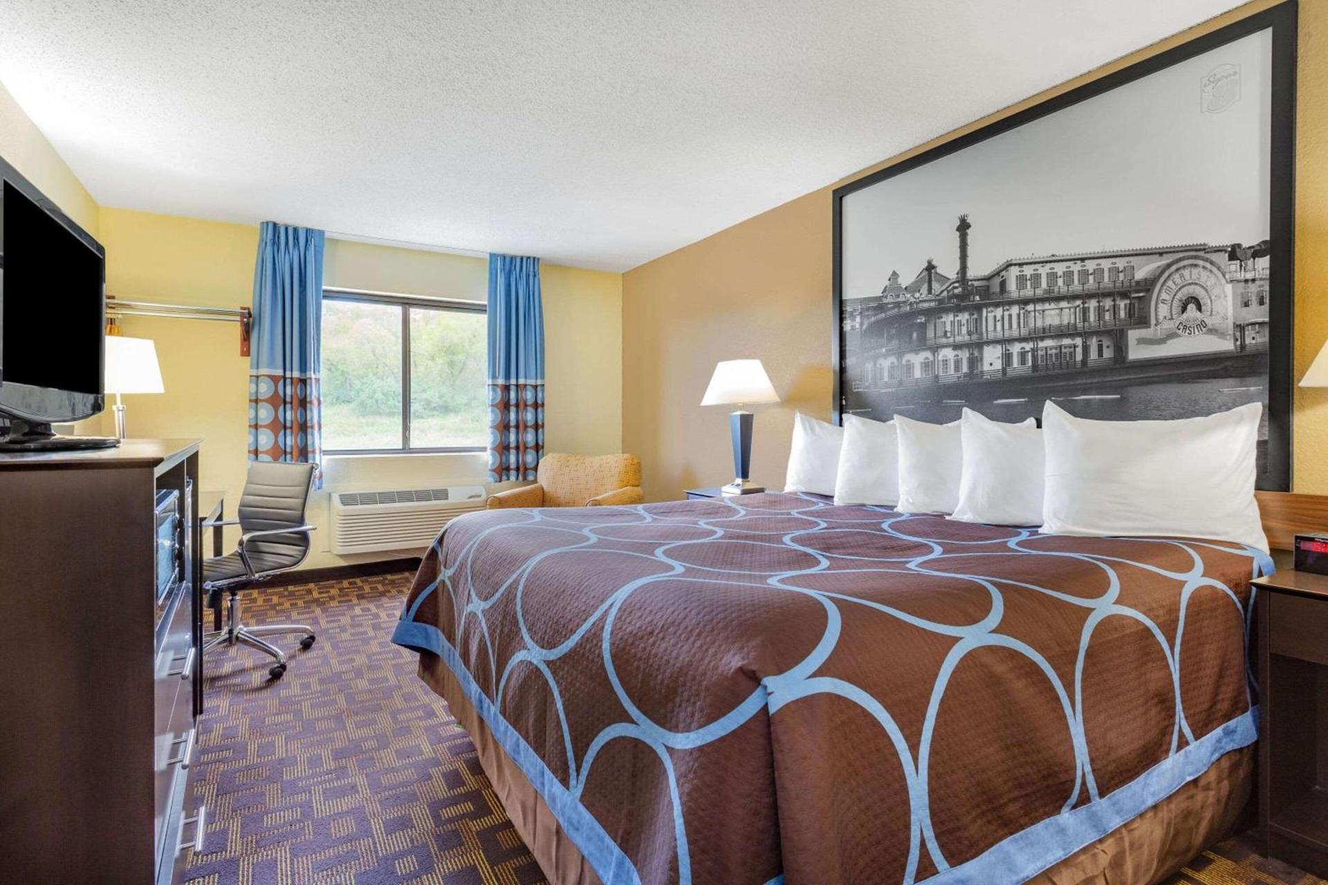 Super 8 by Wyndham Decorah photo 13