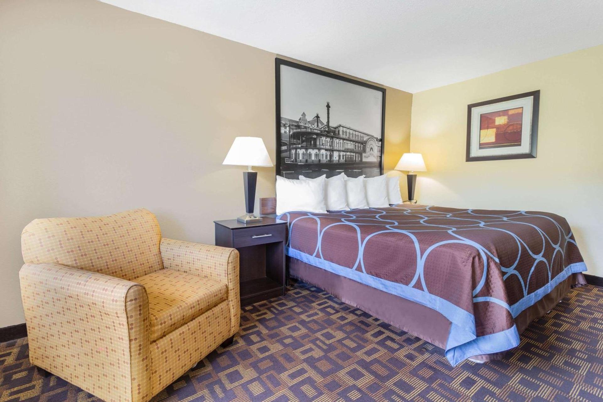 Super 8 by Wyndham Decorah photo 16