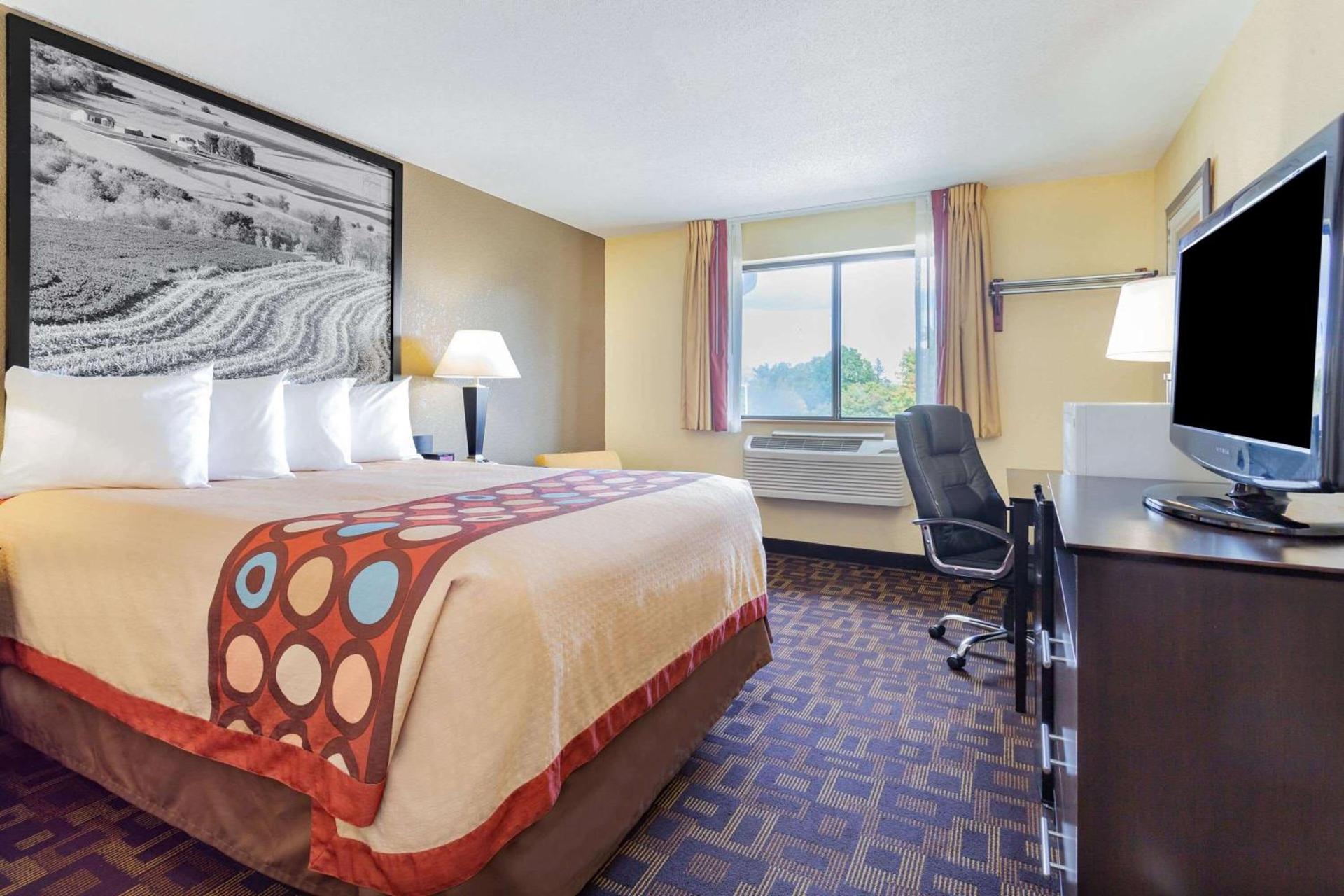 Super 8 by Wyndham Decorah photo 18