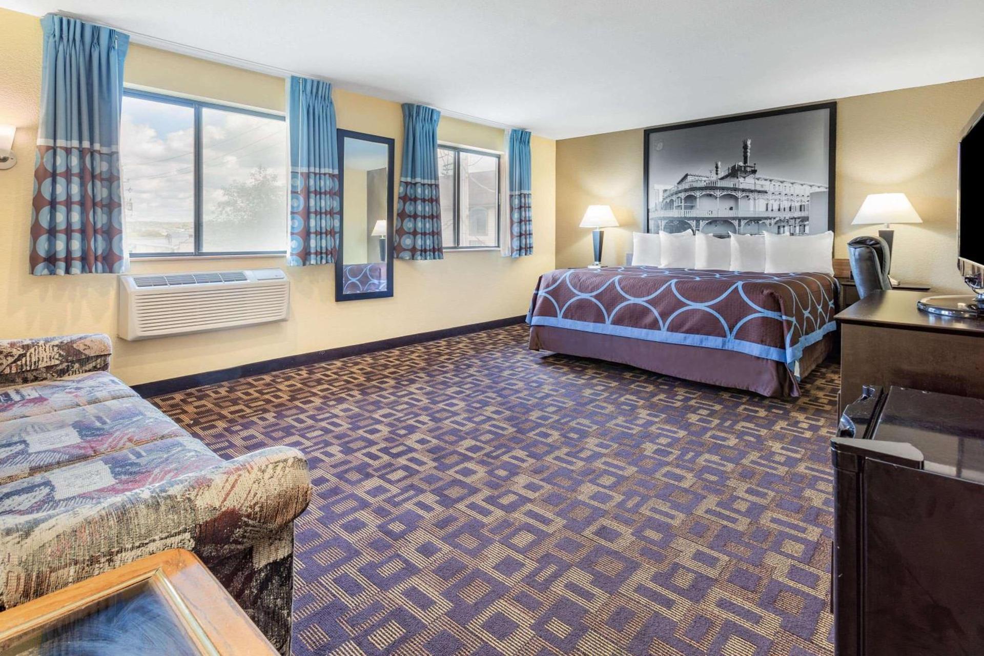 Super 8 by Wyndham Decorah photo 24