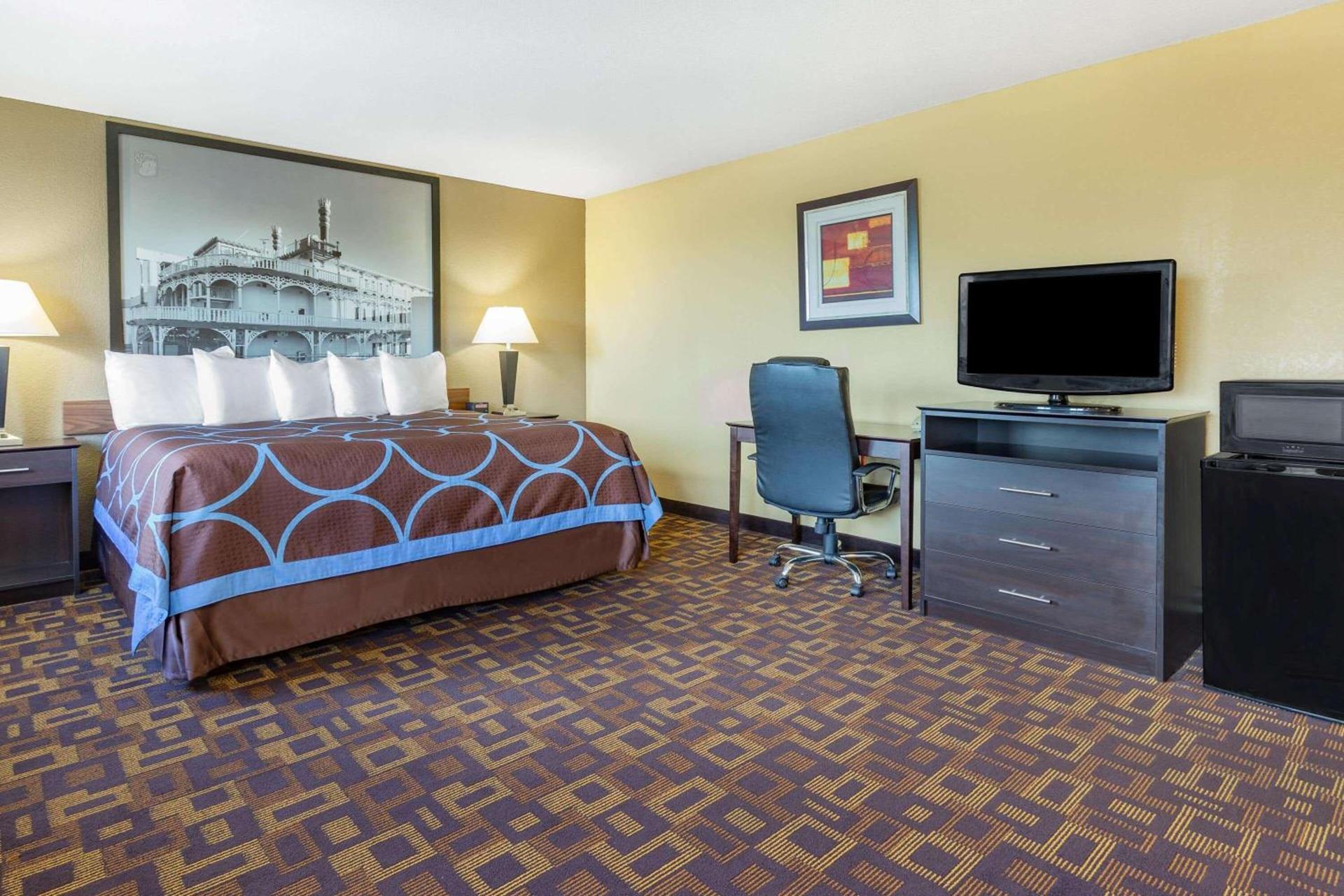 Super 8 by Wyndham Decorah photo 26
