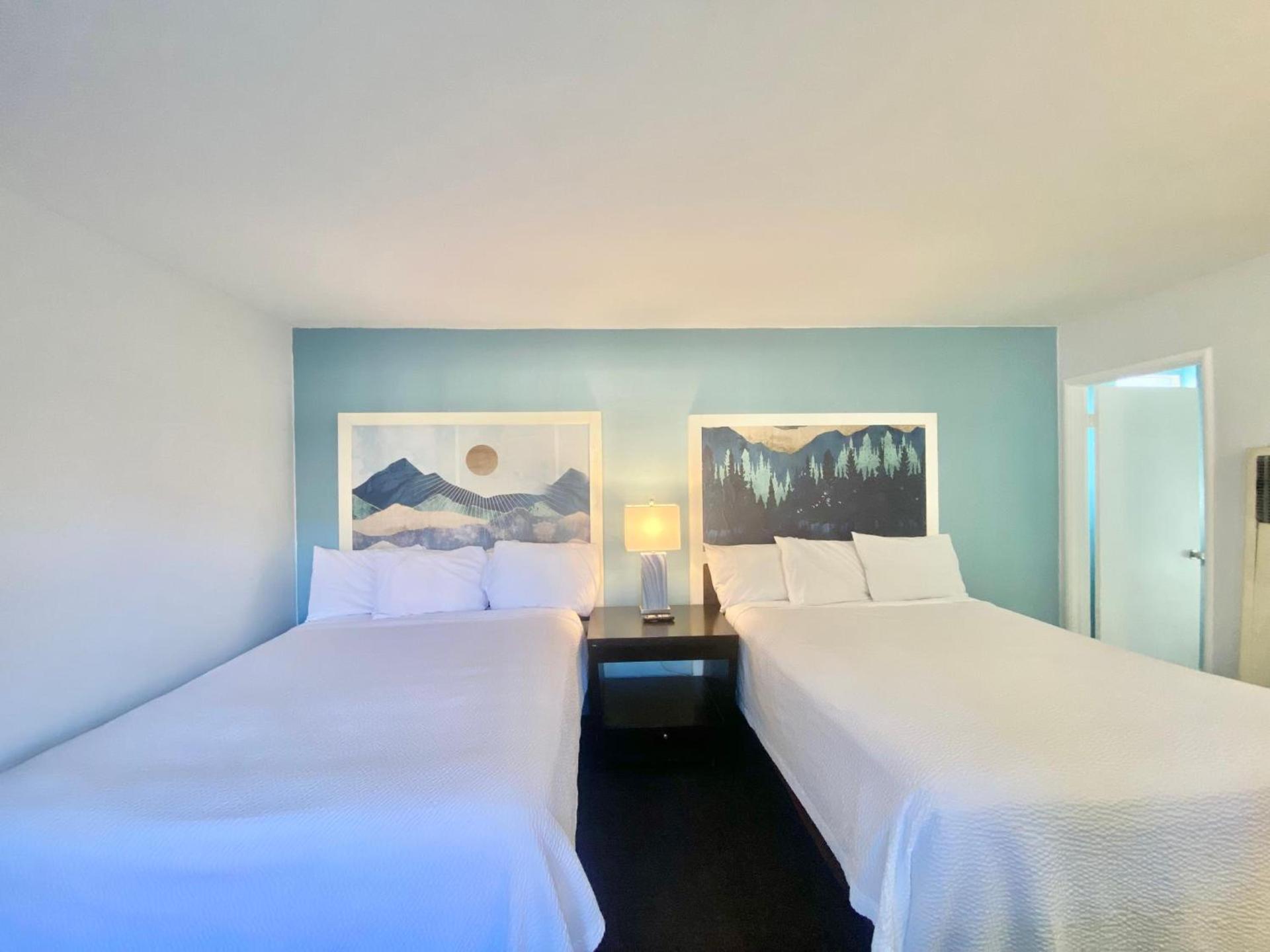 Bluebird Day Inn & Suites photo 38