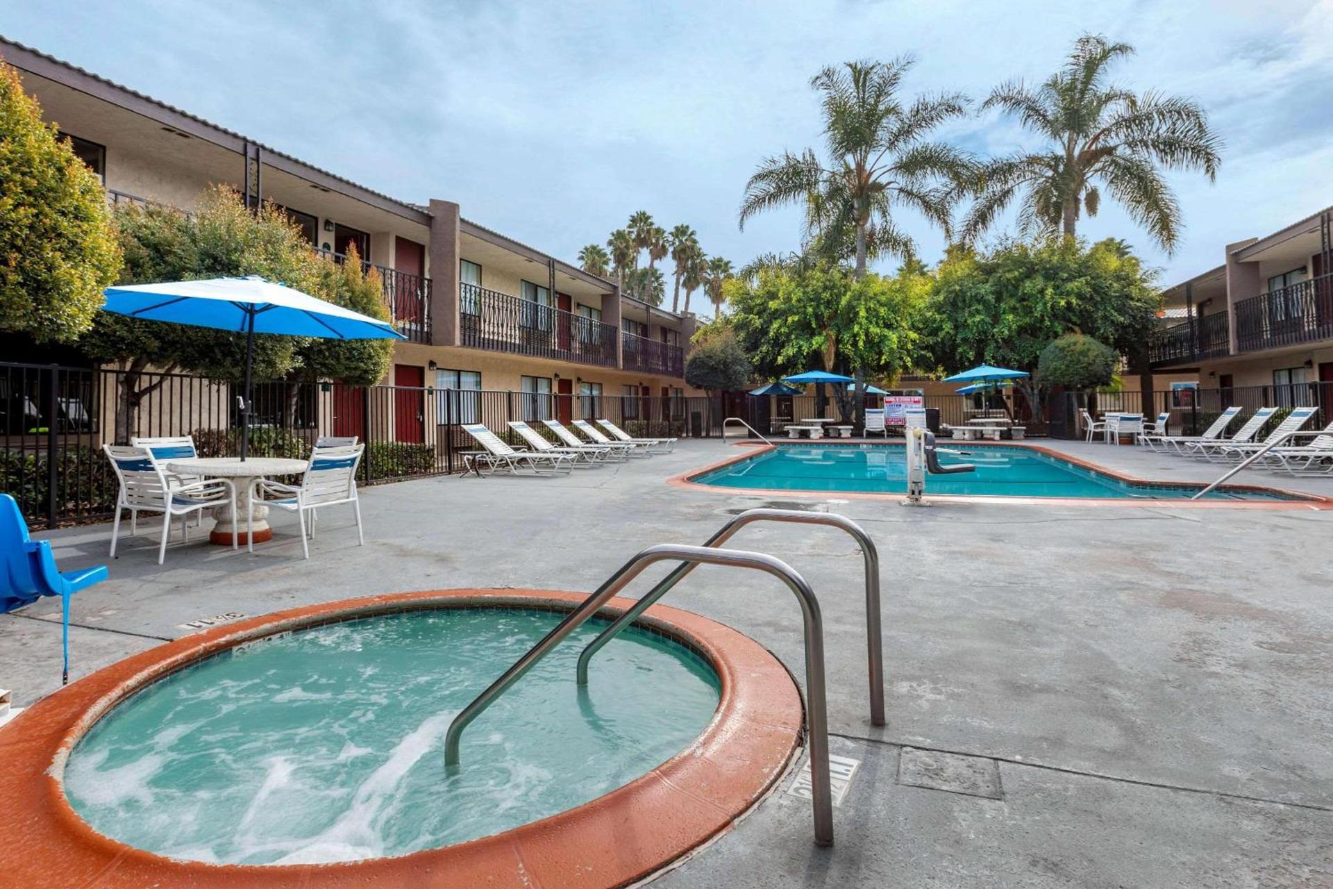 The Buena Park Hotel & Suites photo 4