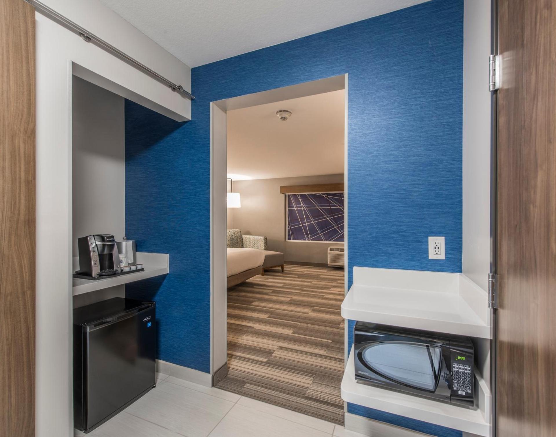Holiday Inn Express & Suites - Phoenix North - Happy Valley by IHG photo 33