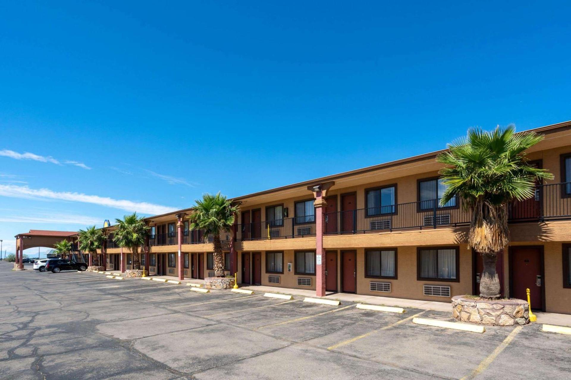 Days Inn by Wyndham Alamogordo White Sands photo 3