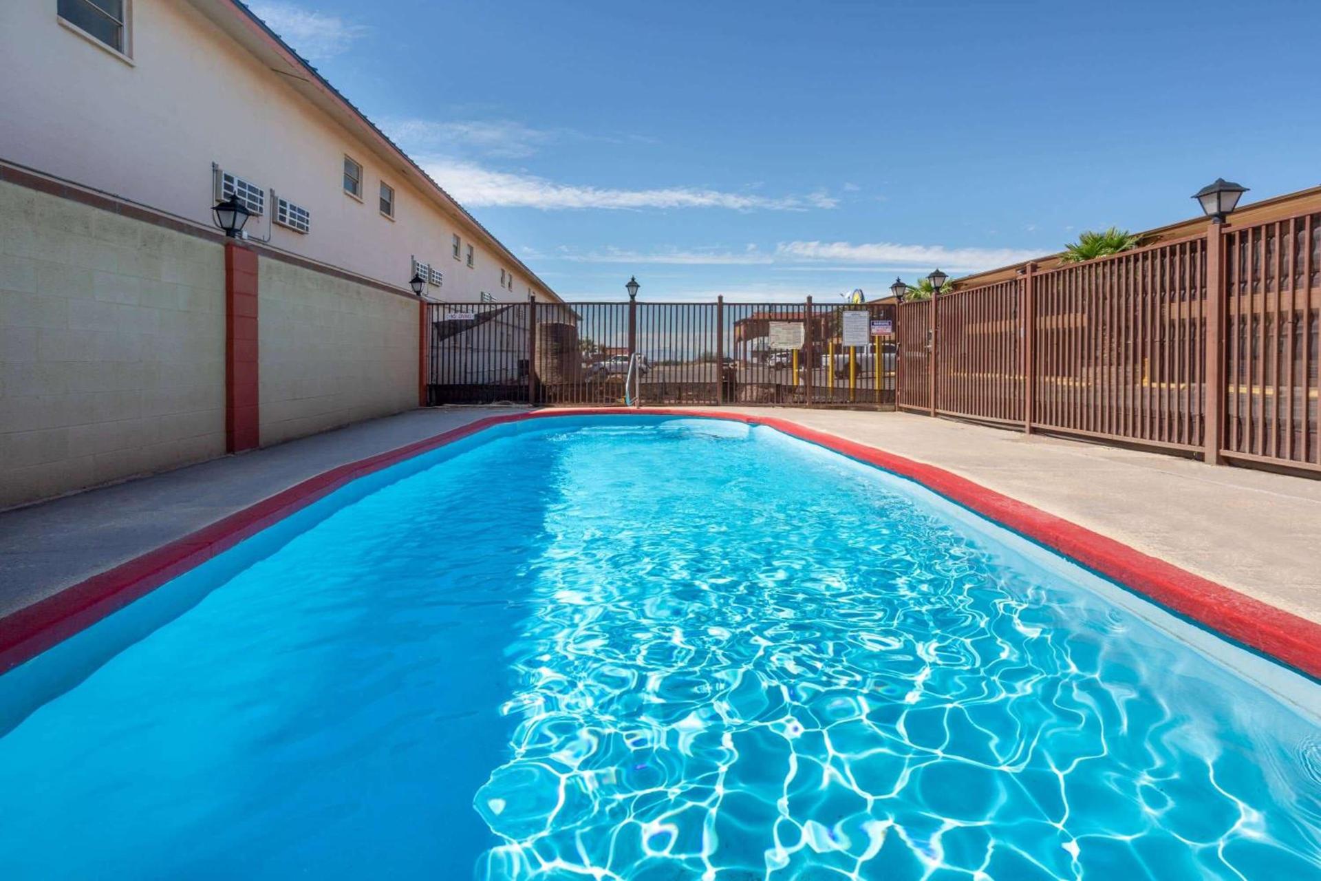 Days Inn by Wyndham Alamogordo White Sands photo 7