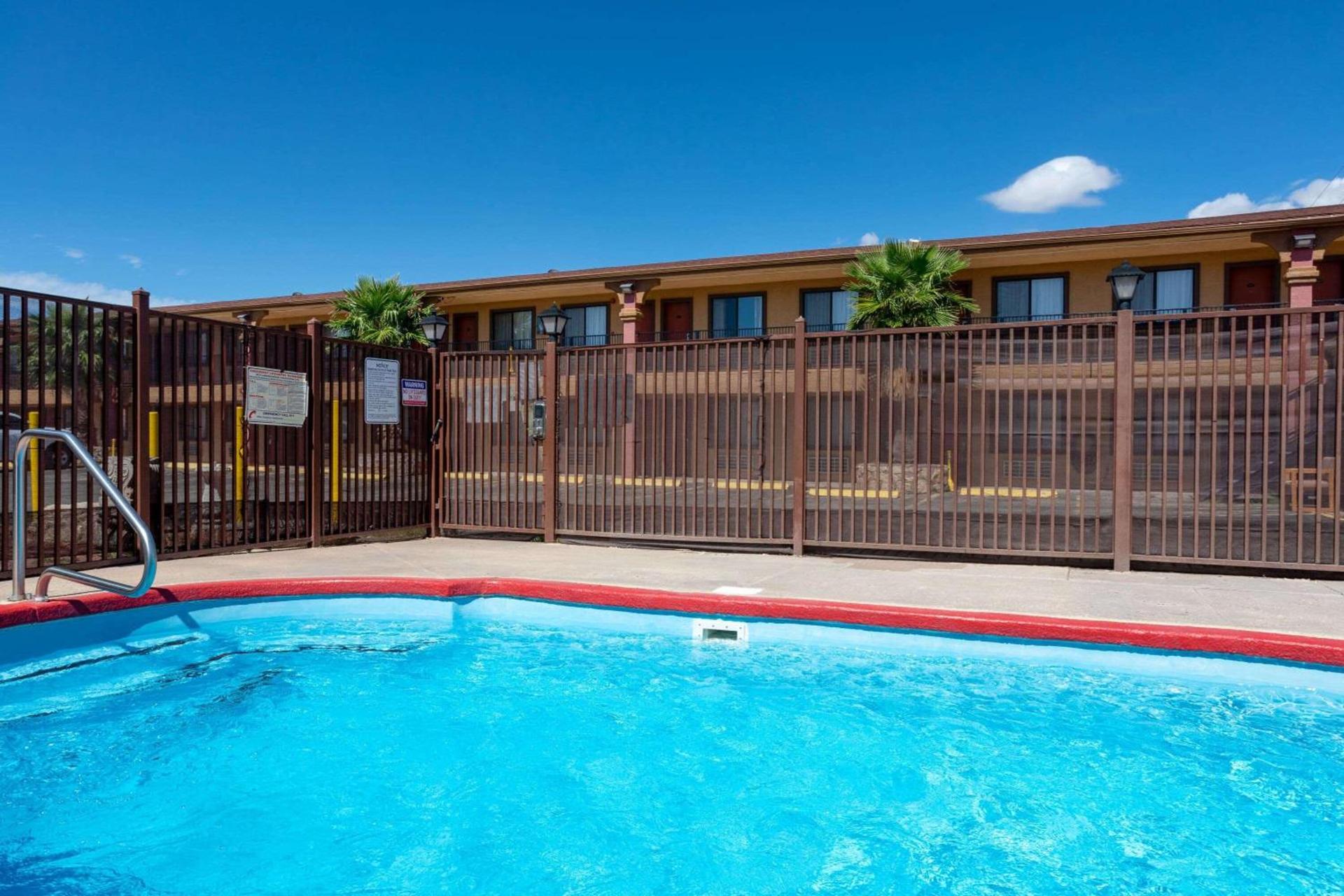 Days Inn by Wyndham Alamogordo White Sands photo 8