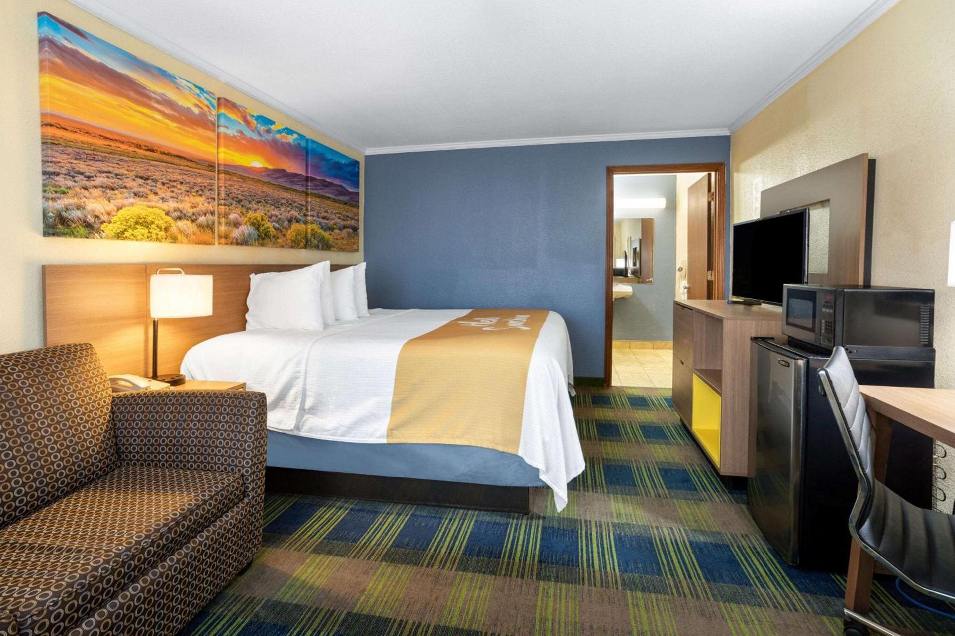 Days Inn by Wyndham Alamogordo White Sands photo 10