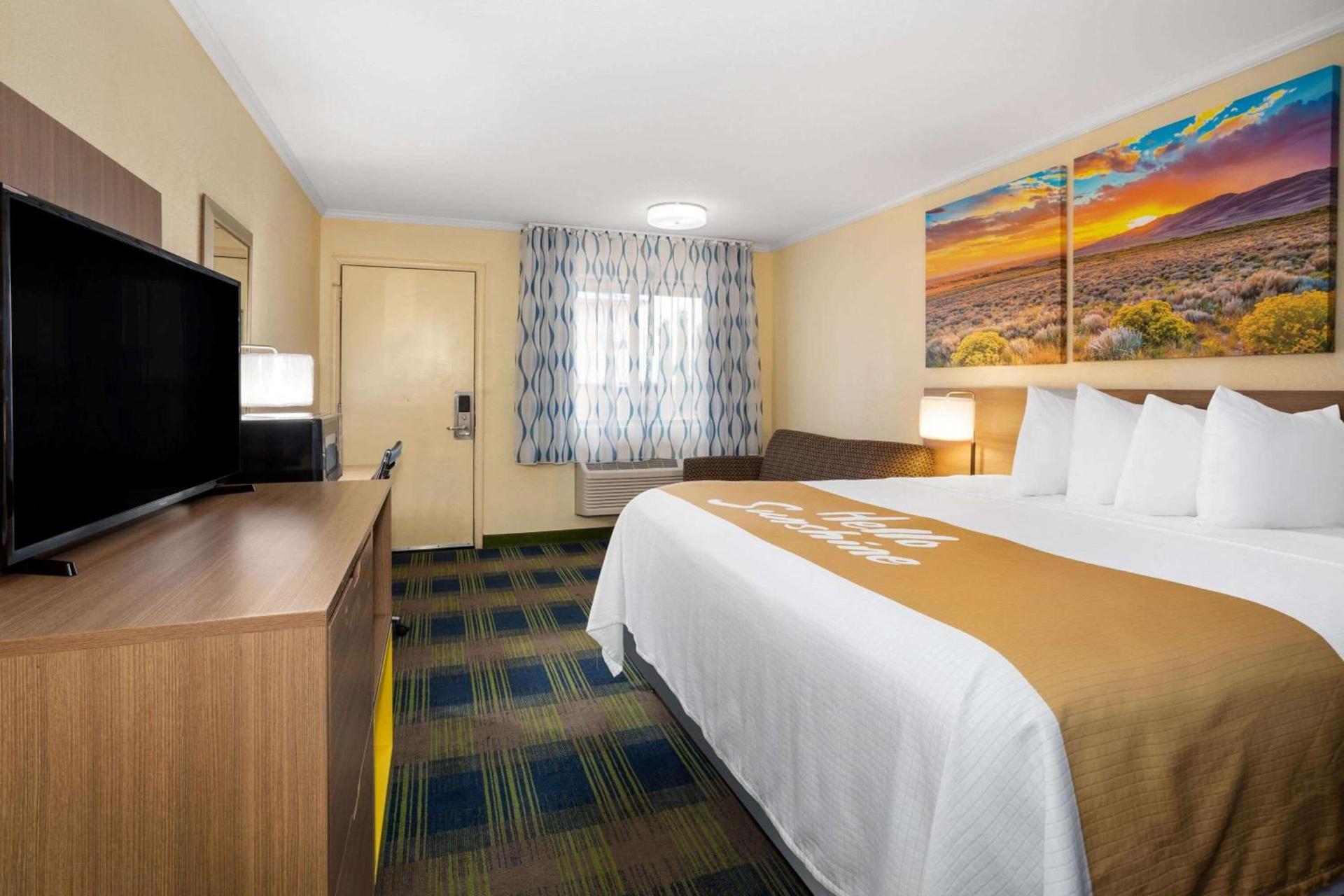 Days Inn by Wyndham Alamogordo White Sands photo 11