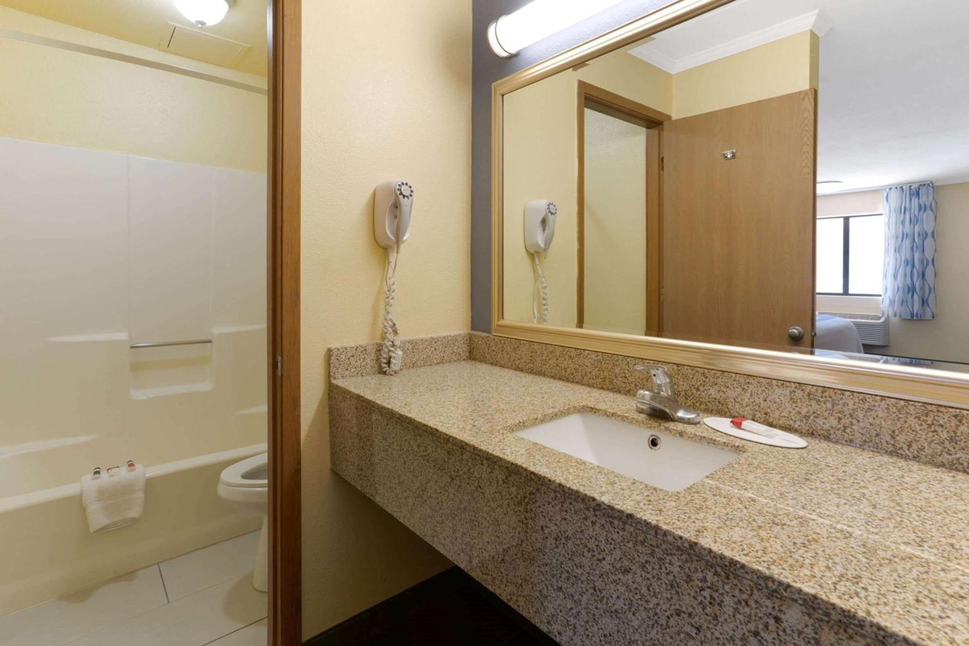 Days Inn by Wyndham Alamogordo White Sands photo 17