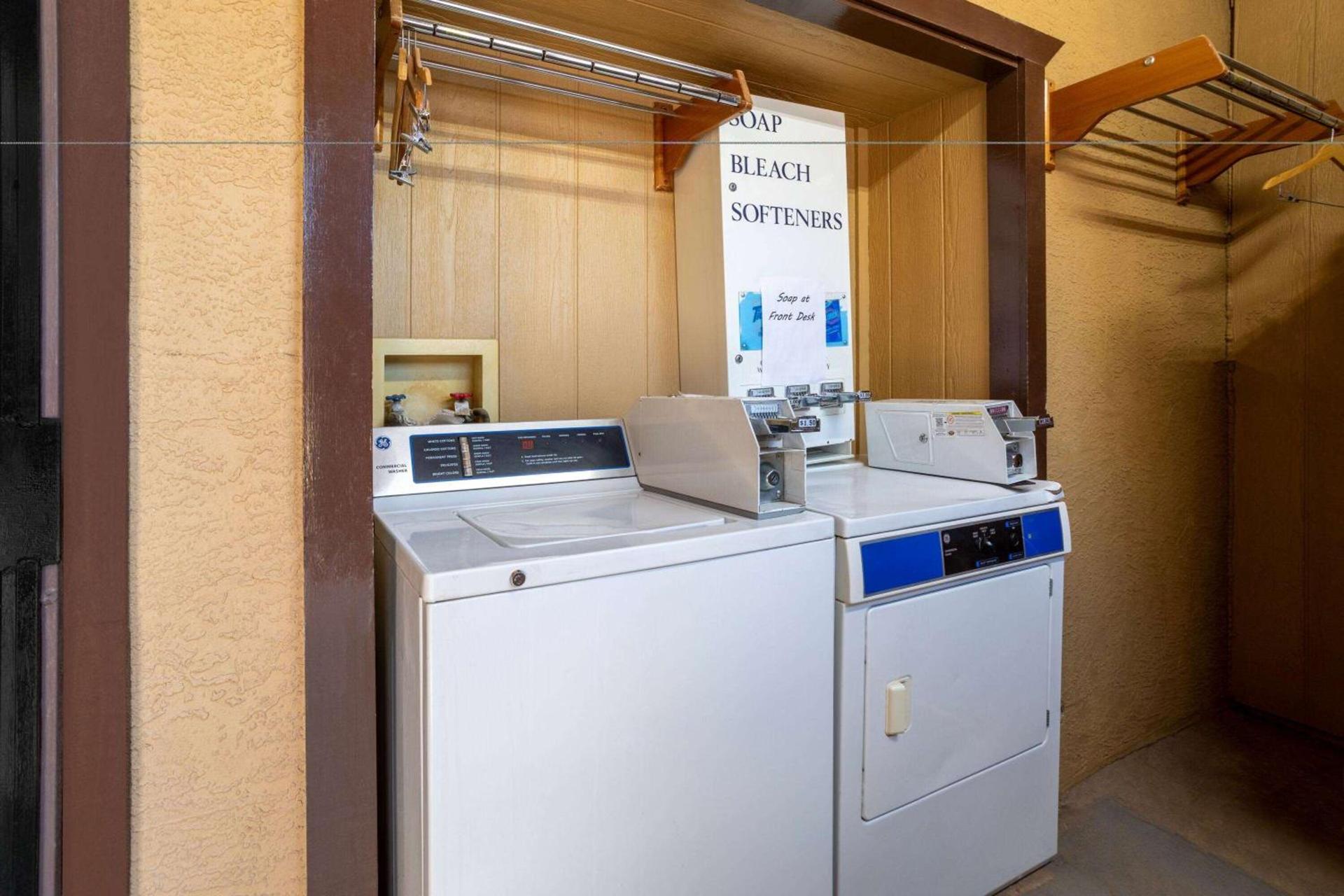 Days Inn by Wyndham Alamogordo White Sands photo 25