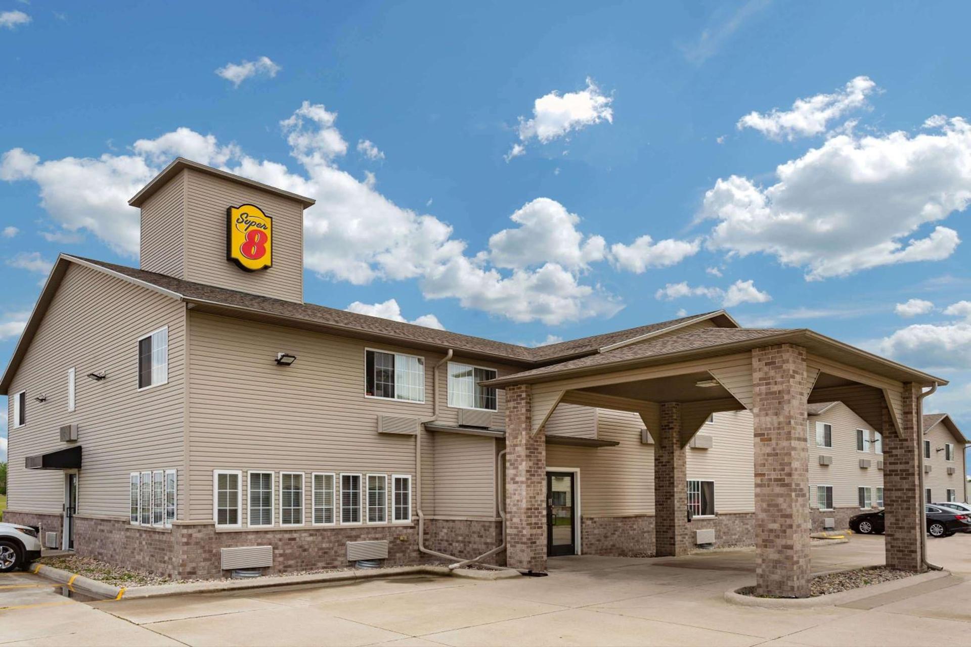 Super 8 by Wyndham Fort Dodge IA photo 3