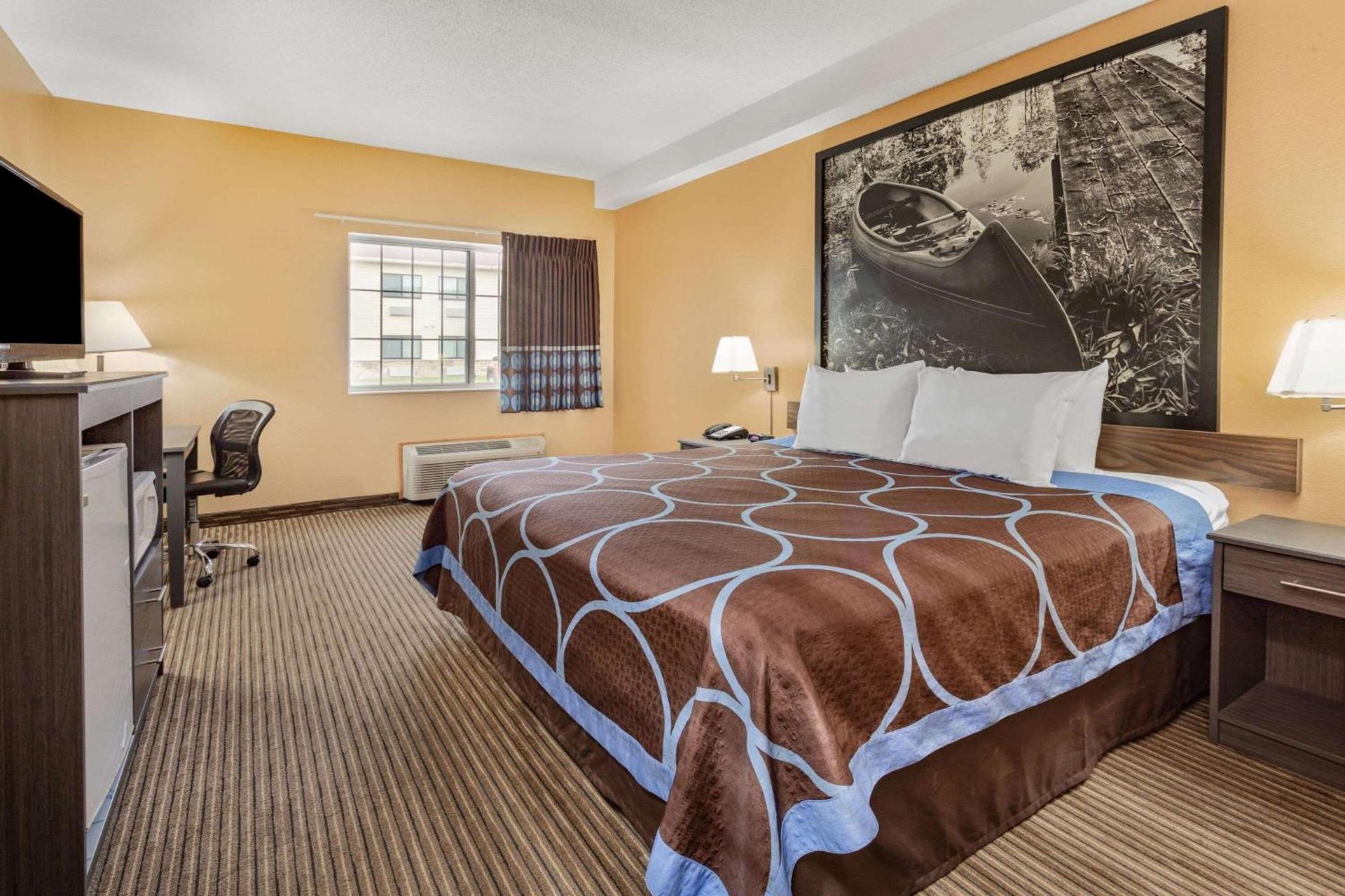 Super 8 by Wyndham Fort Dodge IA photo 11