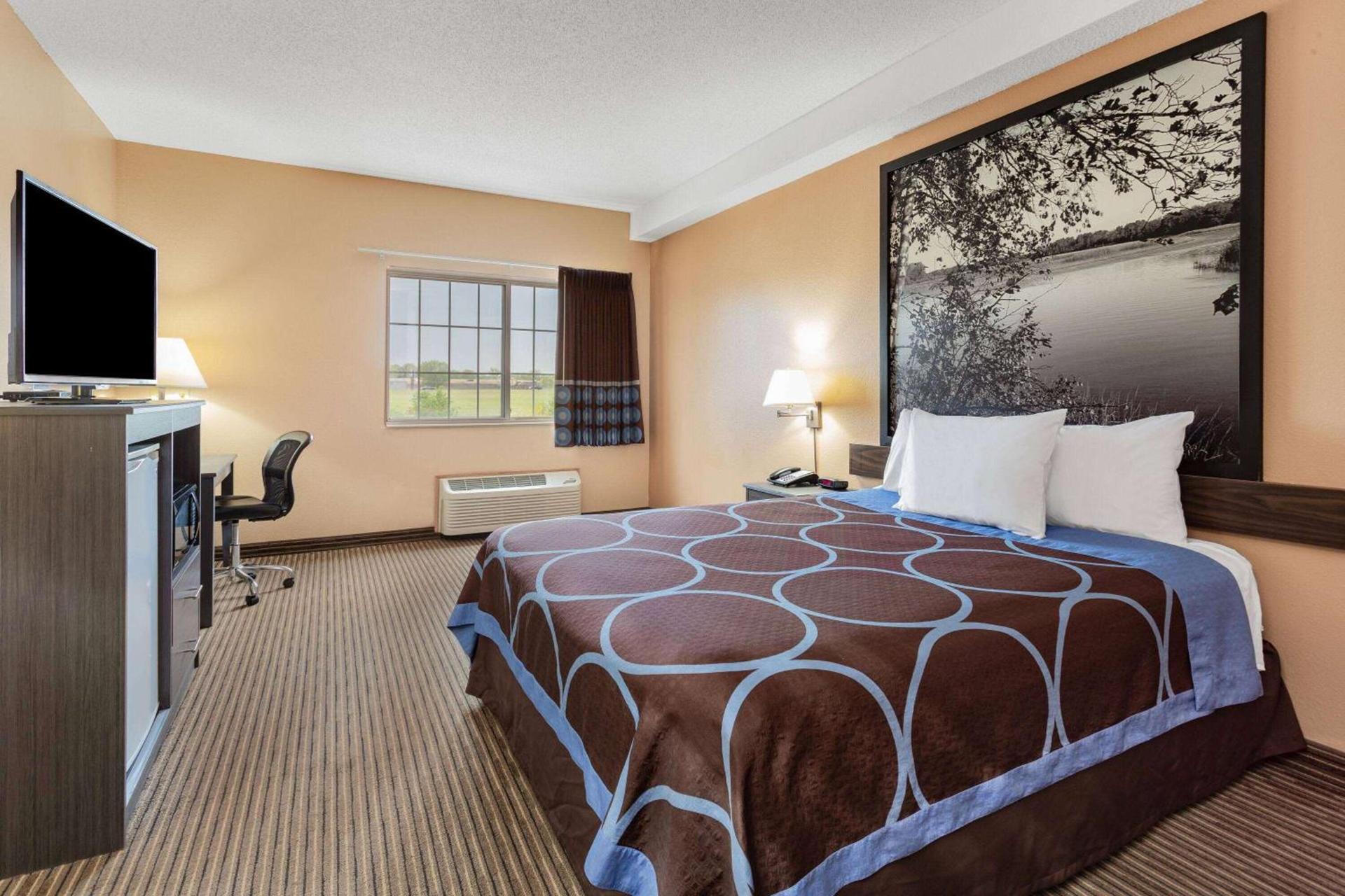 Super 8 by Wyndham Fort Dodge IA photo 14