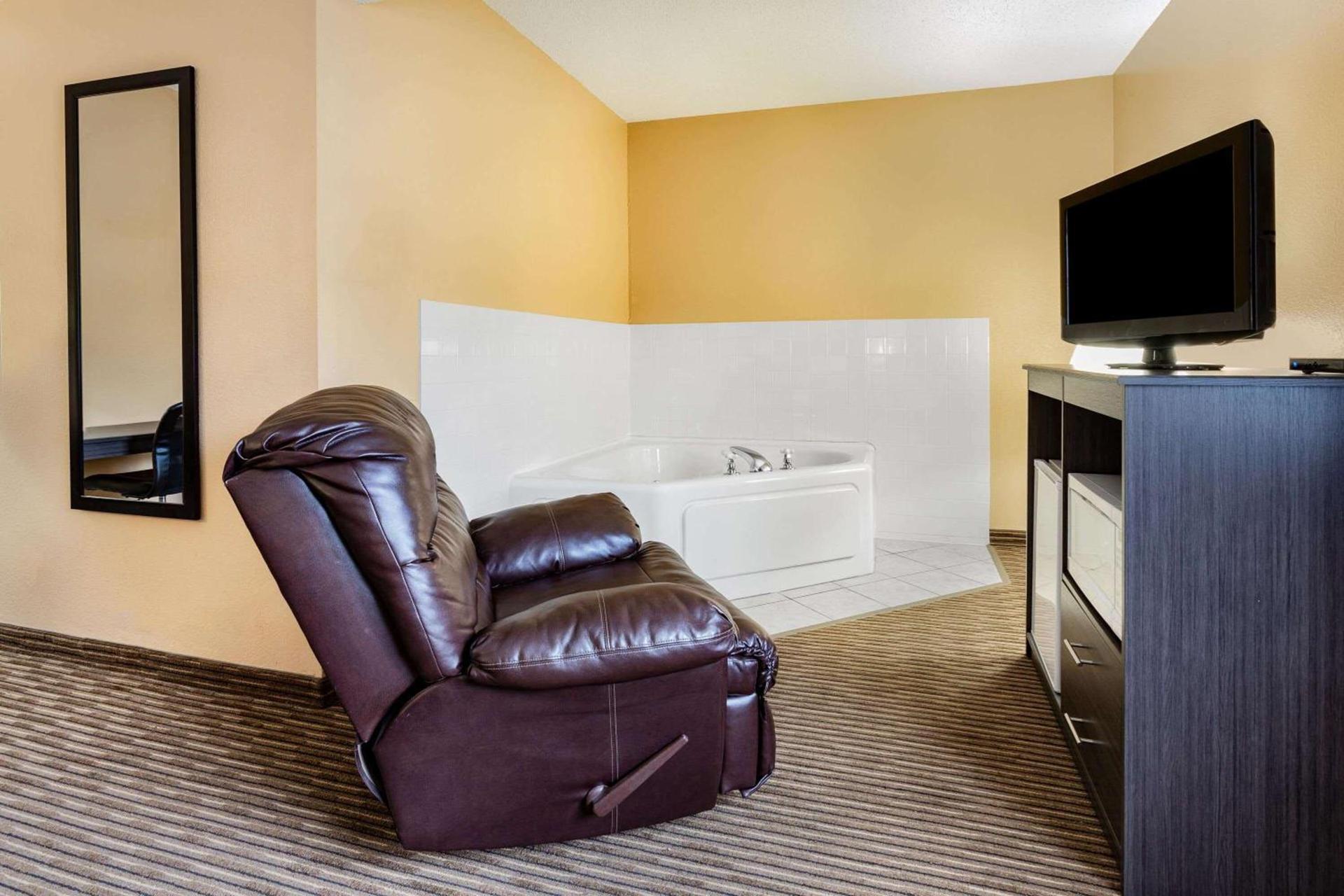 Super 8 by Wyndham Fort Dodge IA photo 22