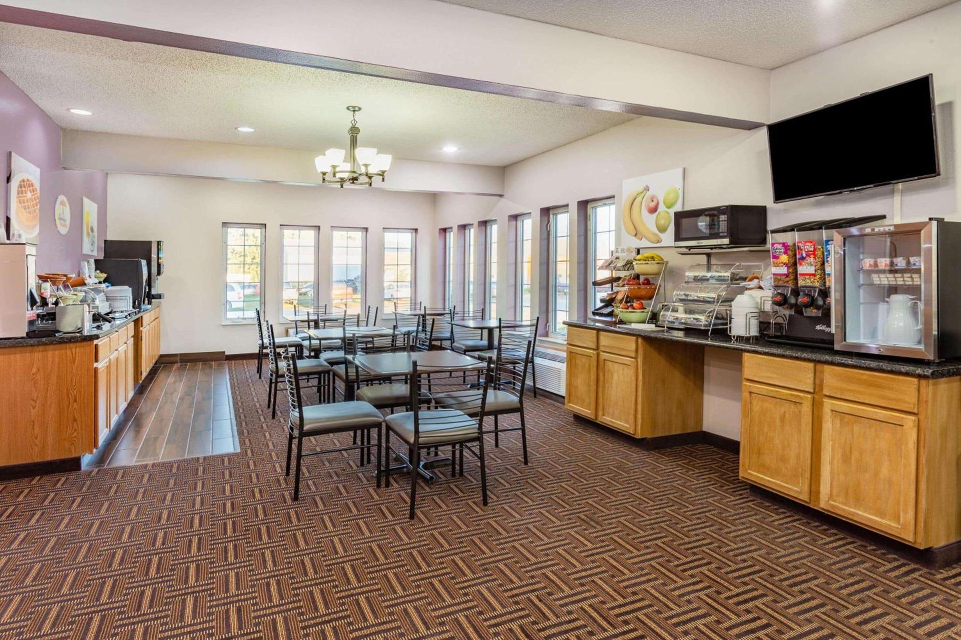 Emmetsburg Hotel & Suites photo 47