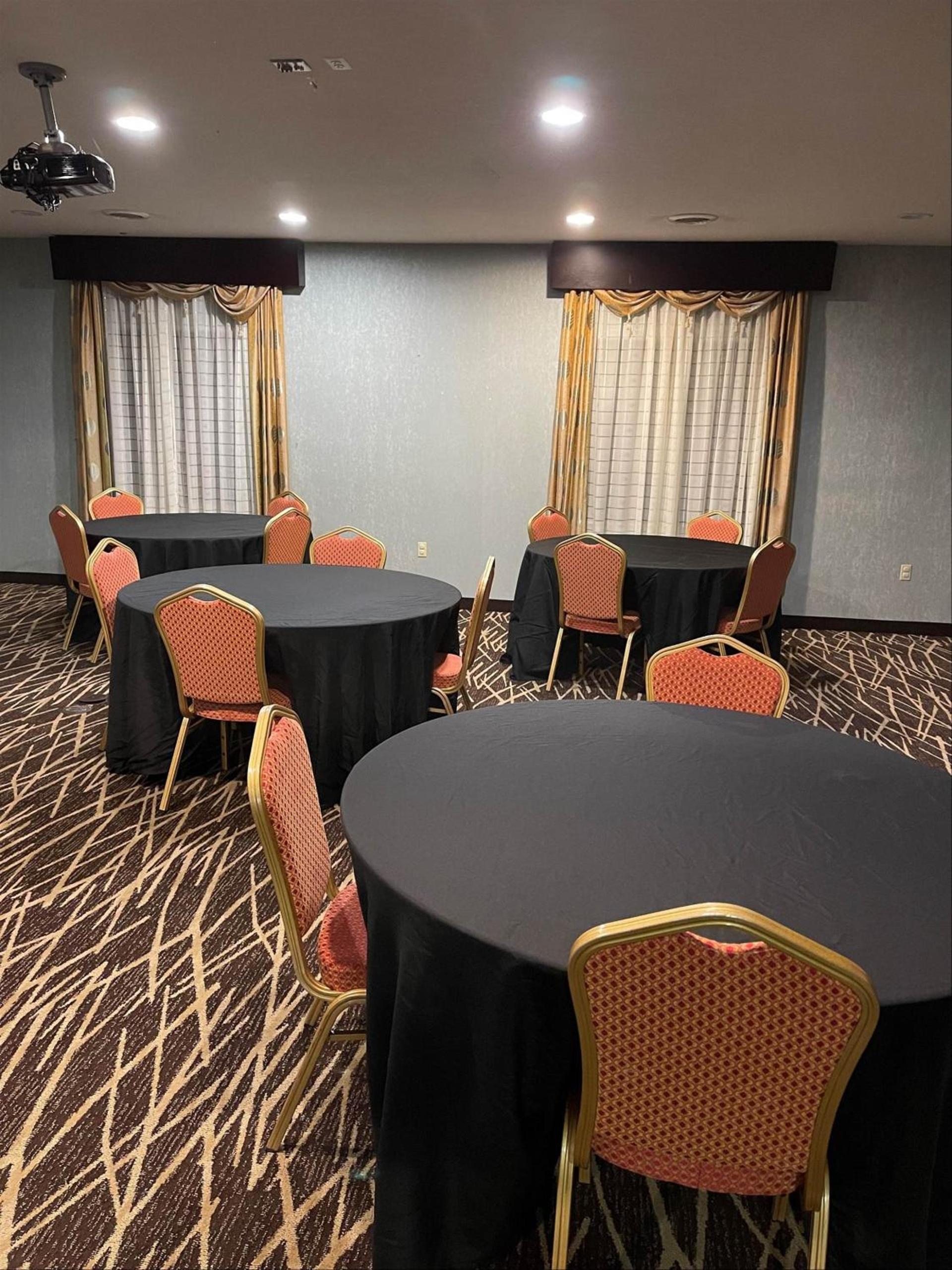 Red Roof Inn & Suites Detroit - Melvindale/Dearborn photo 15