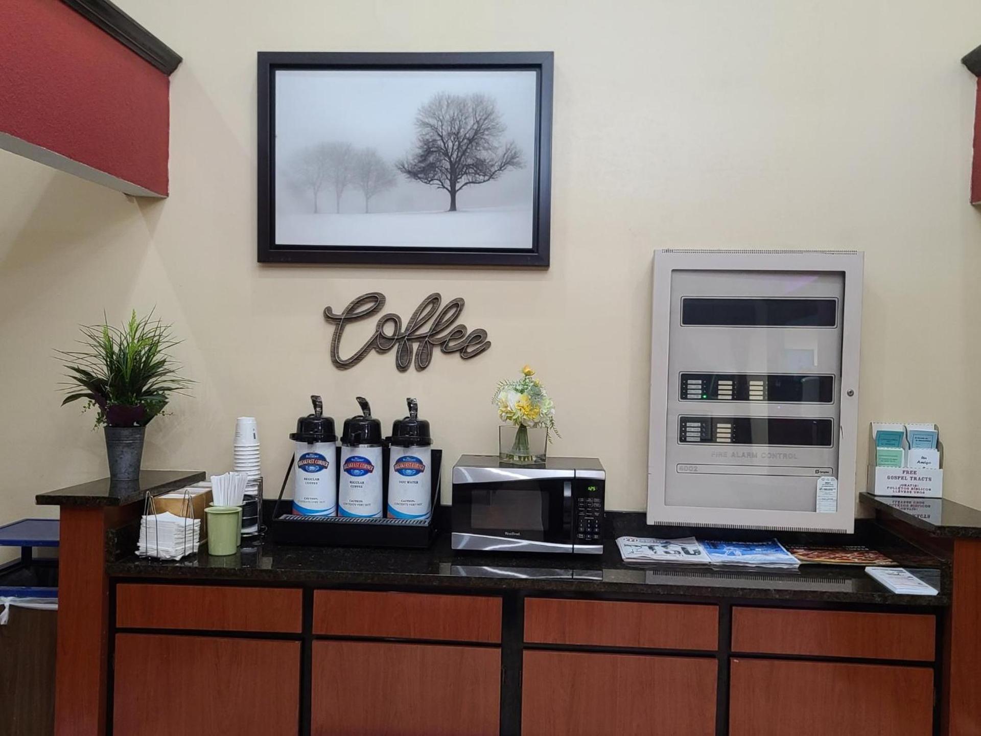 Baymont by Wyndham Perrysburg-Toledo photo 46
