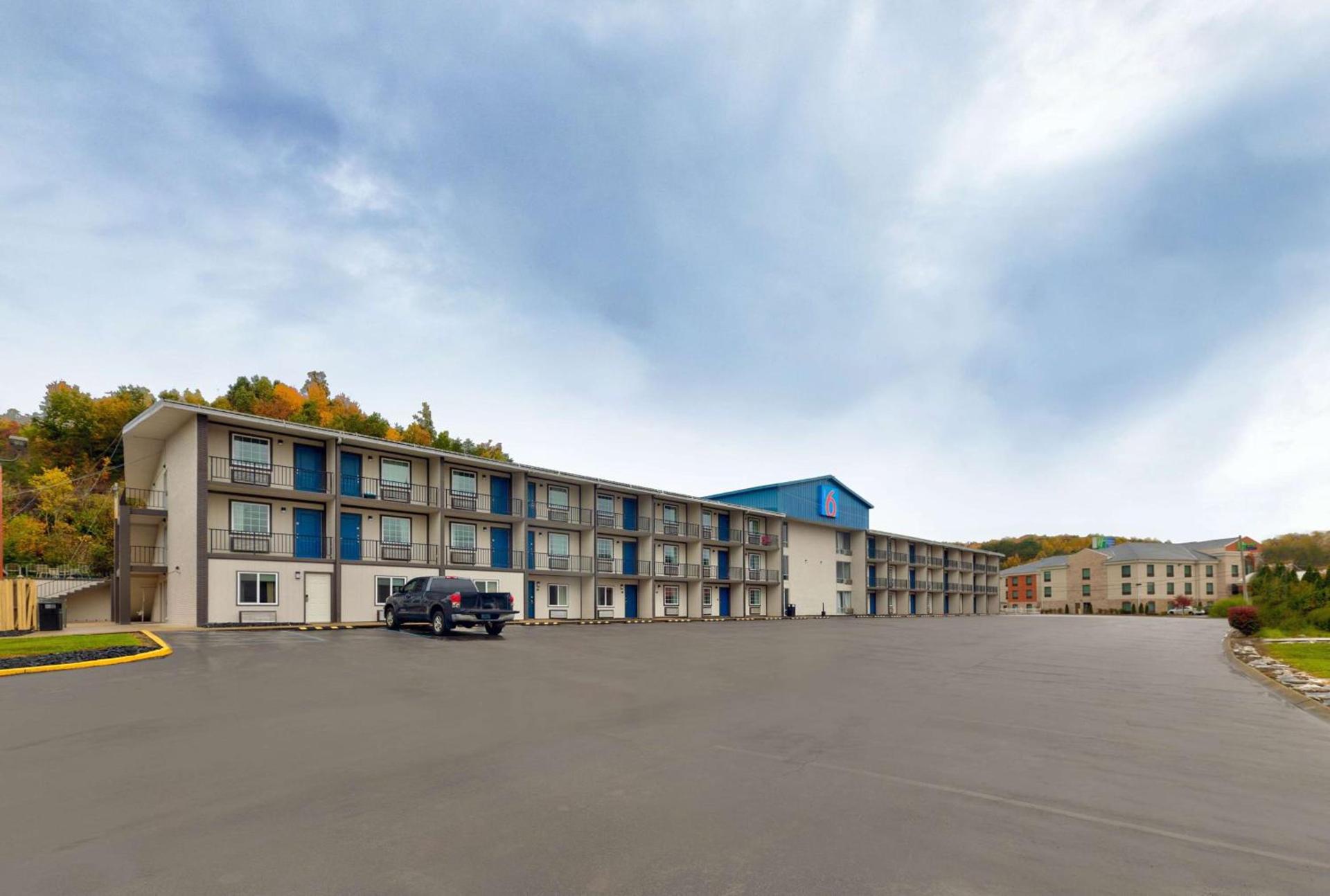 Motel 6 Corbin KY photo 2
