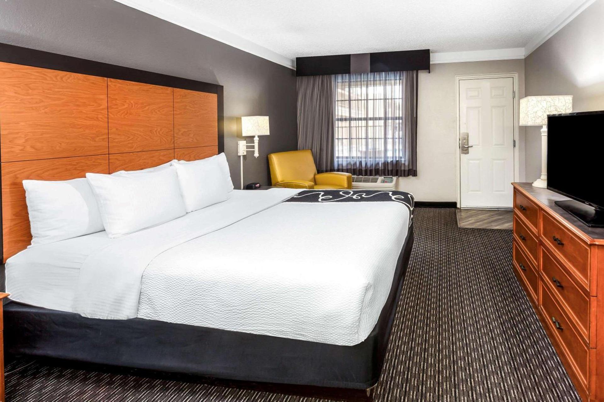 La Quinta Inn by Wyndham Laredo I-35 photo 10
