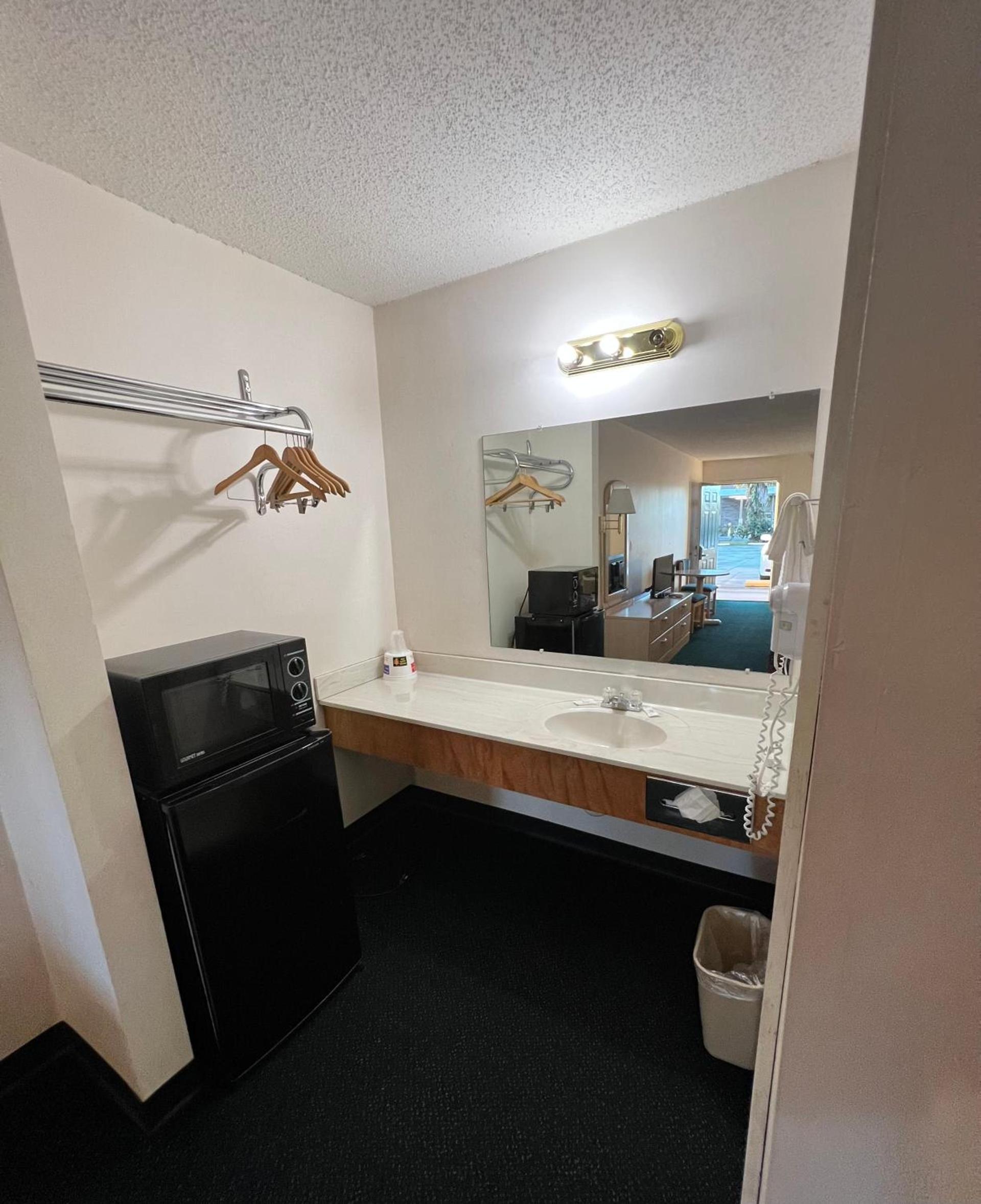 Garden Inn & Suites photo 22