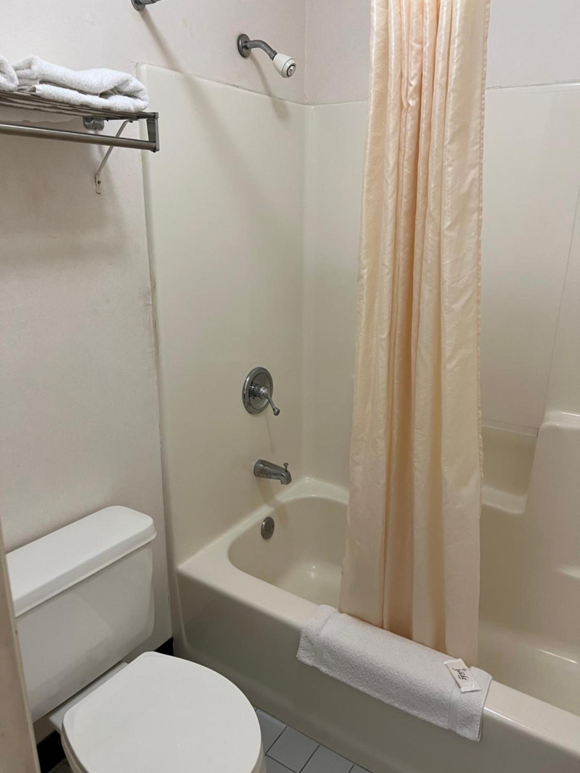 Garden Inn & Suites photo 20