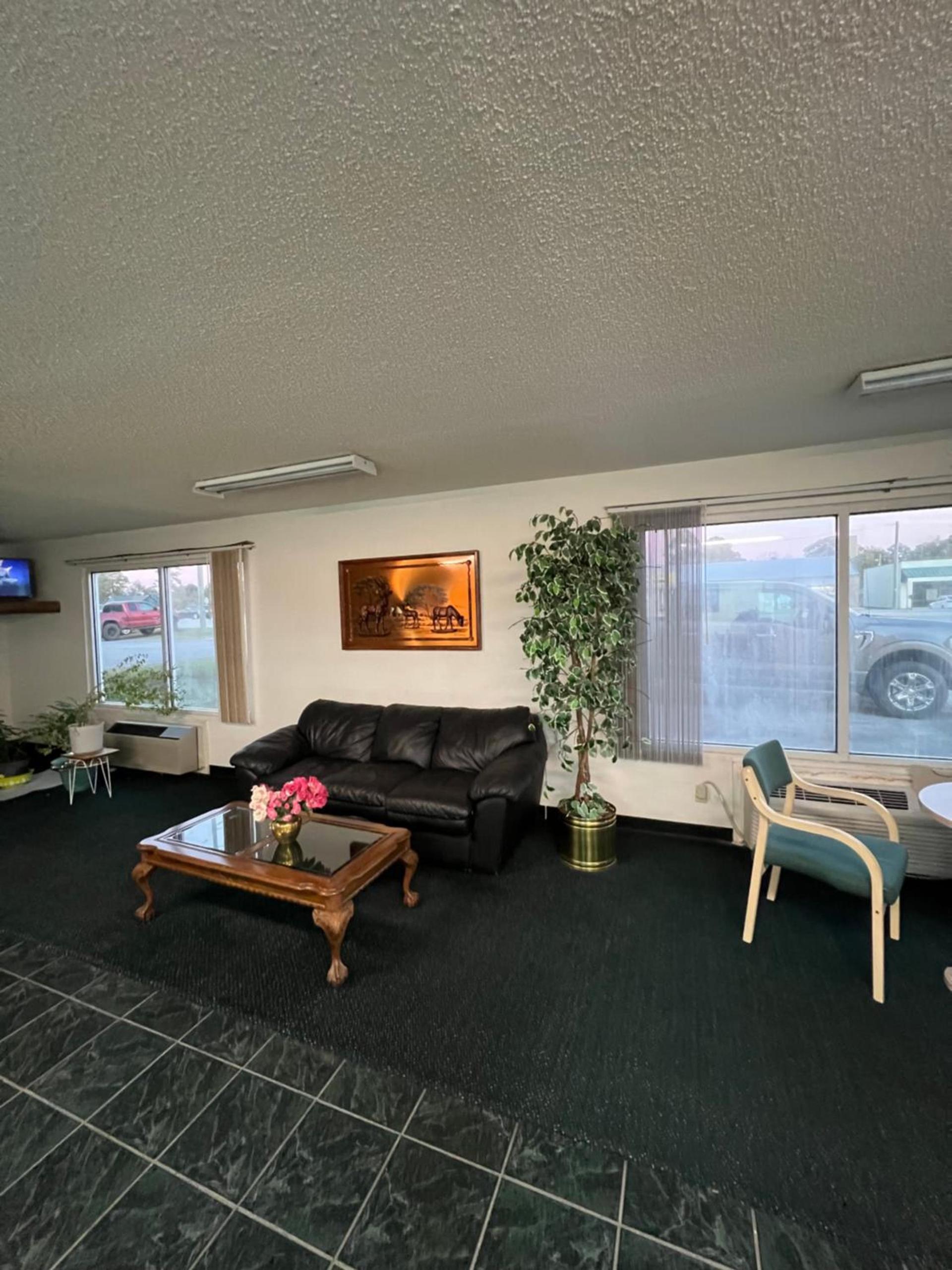 Garden Inn & Suites photo 31