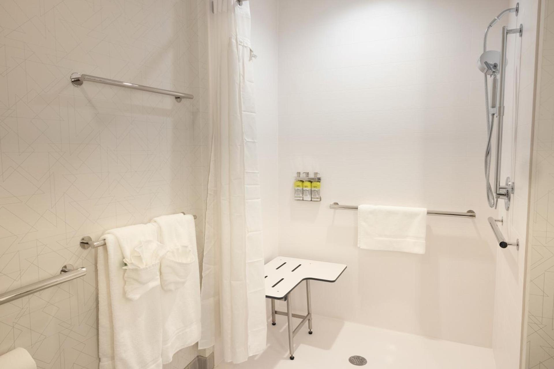Holiday Inn Express & Suites - Harrisonburg University Area by IHG photo 42