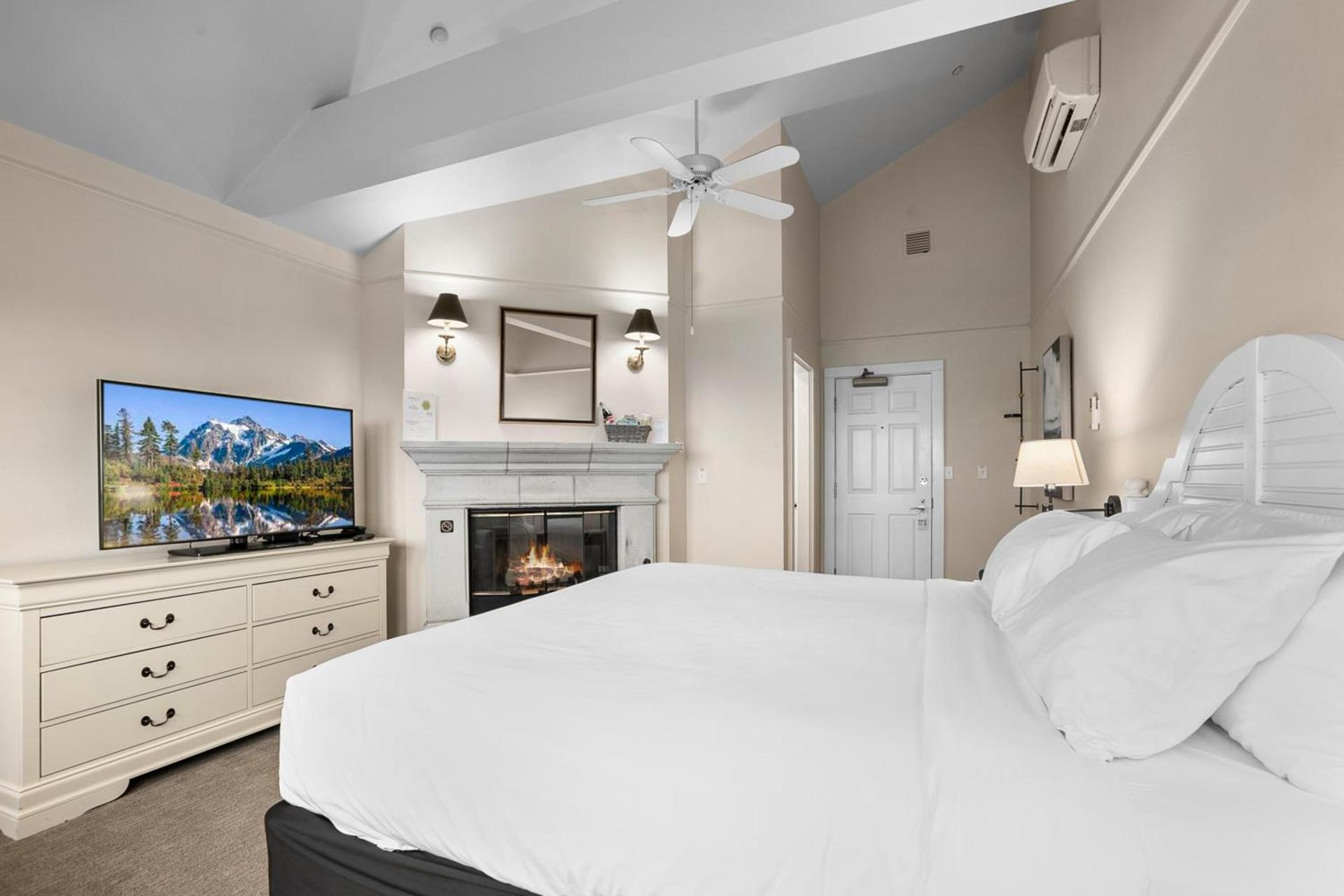 Saratoga Inn photo 3