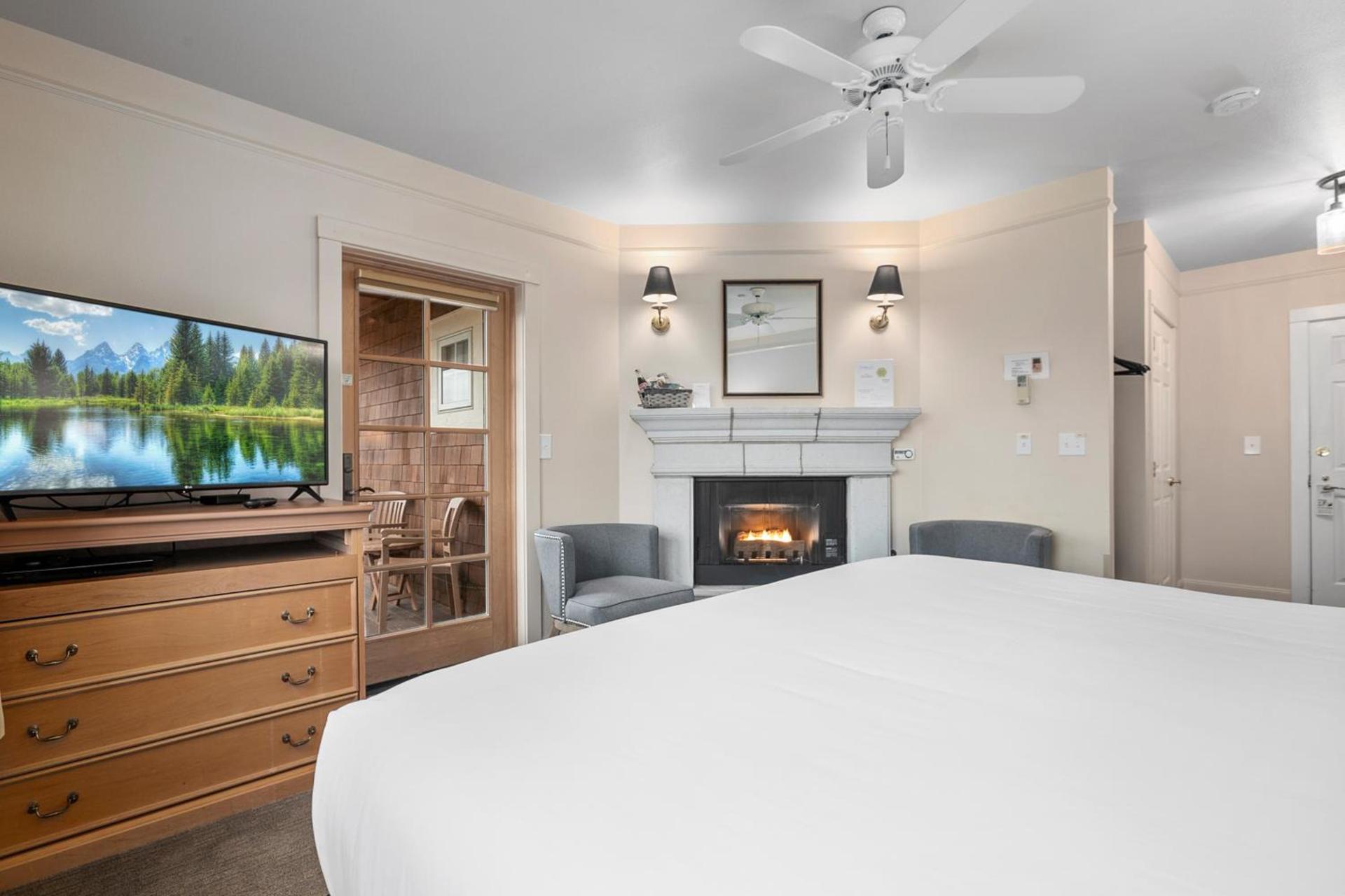 Saratoga Inn photo 67