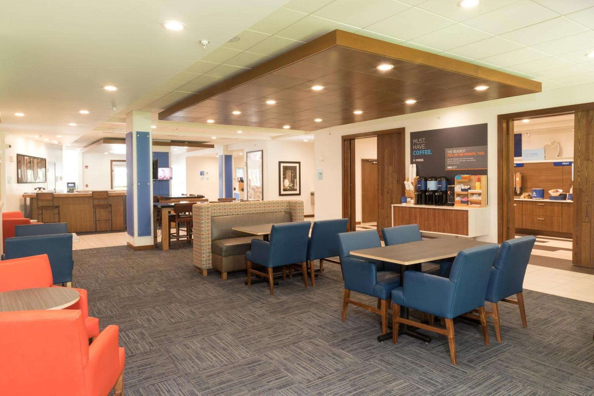 Holiday Inn Express & Suites La Porte by IHG photo 31