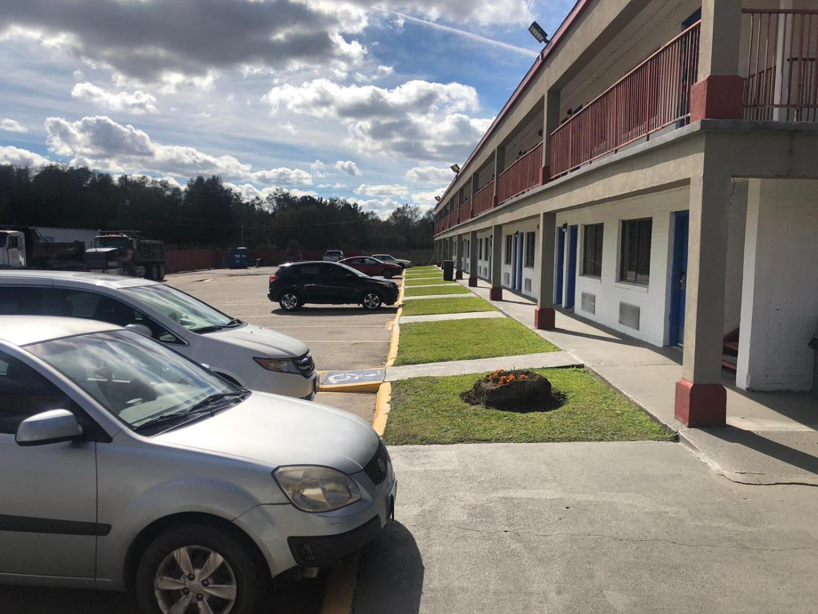 Executive Inn & Suites photo 4