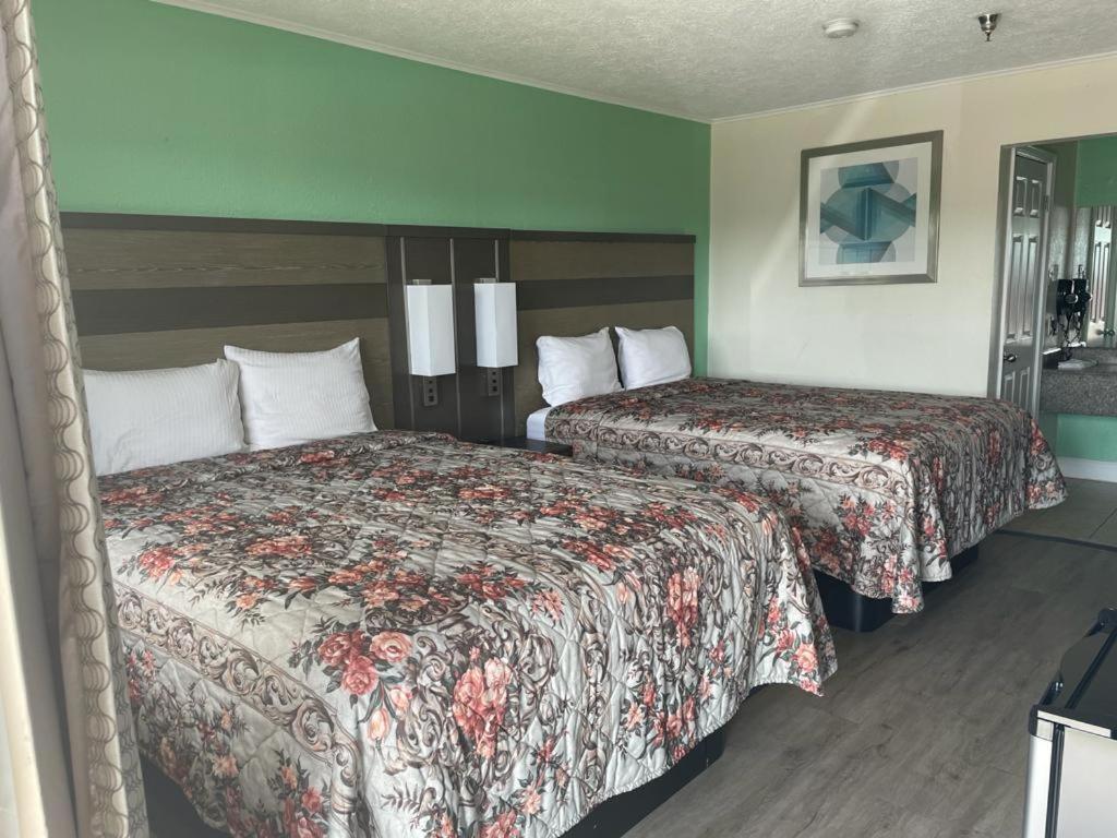 Executive Inn & Suites photo 5