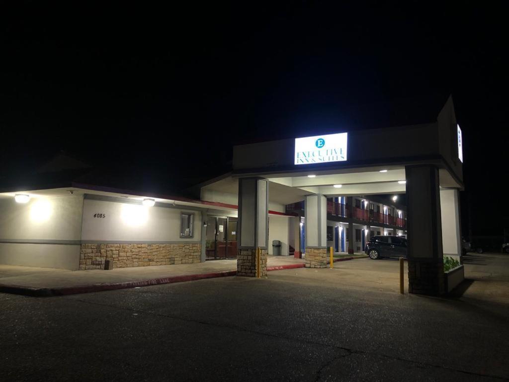 Executive Inn & Suites photo 7