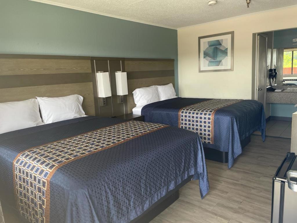 Executive Inn & Suites photo 15