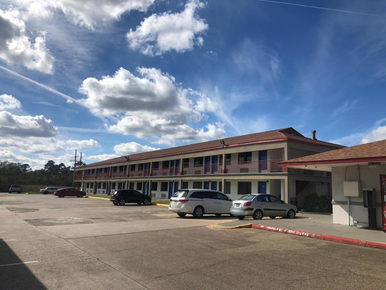 Executive Inn & Suites photo 14