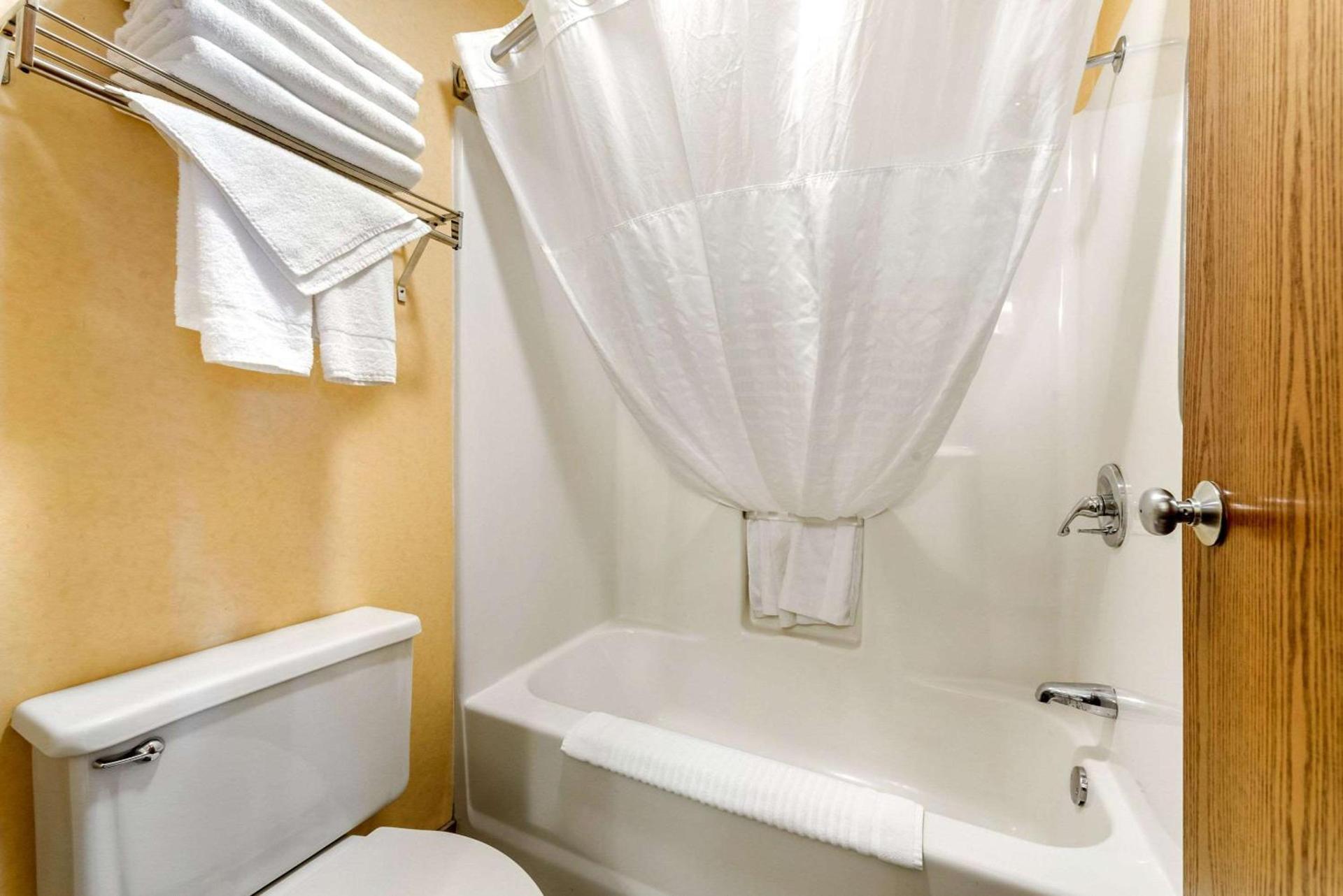 Quality Inn Pueblo North photo 22